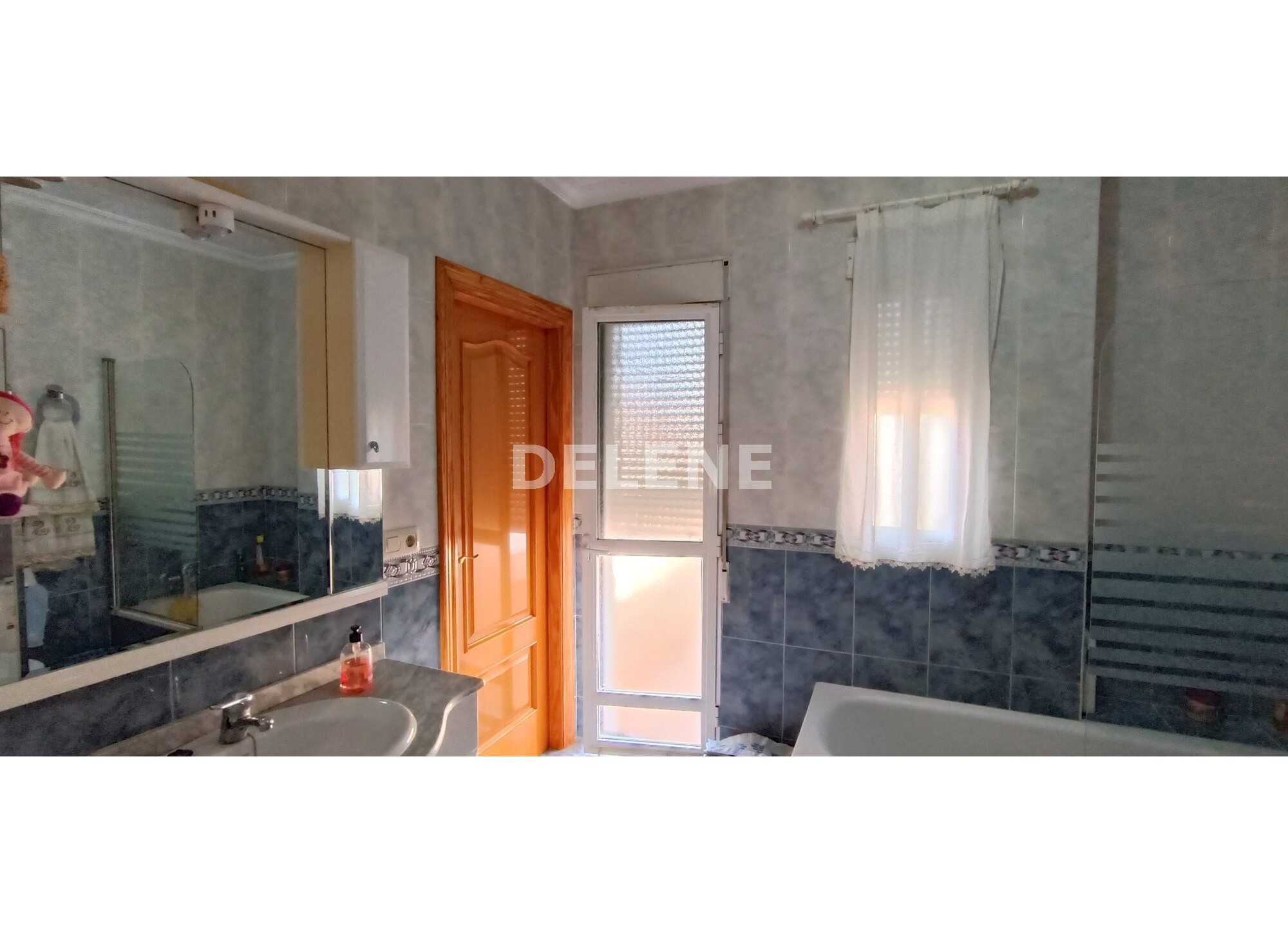 2796 CASA CON PATIO Y TERRENO, PRÓXIMA A AVENIDA DE LA CONSTITUCIÓN