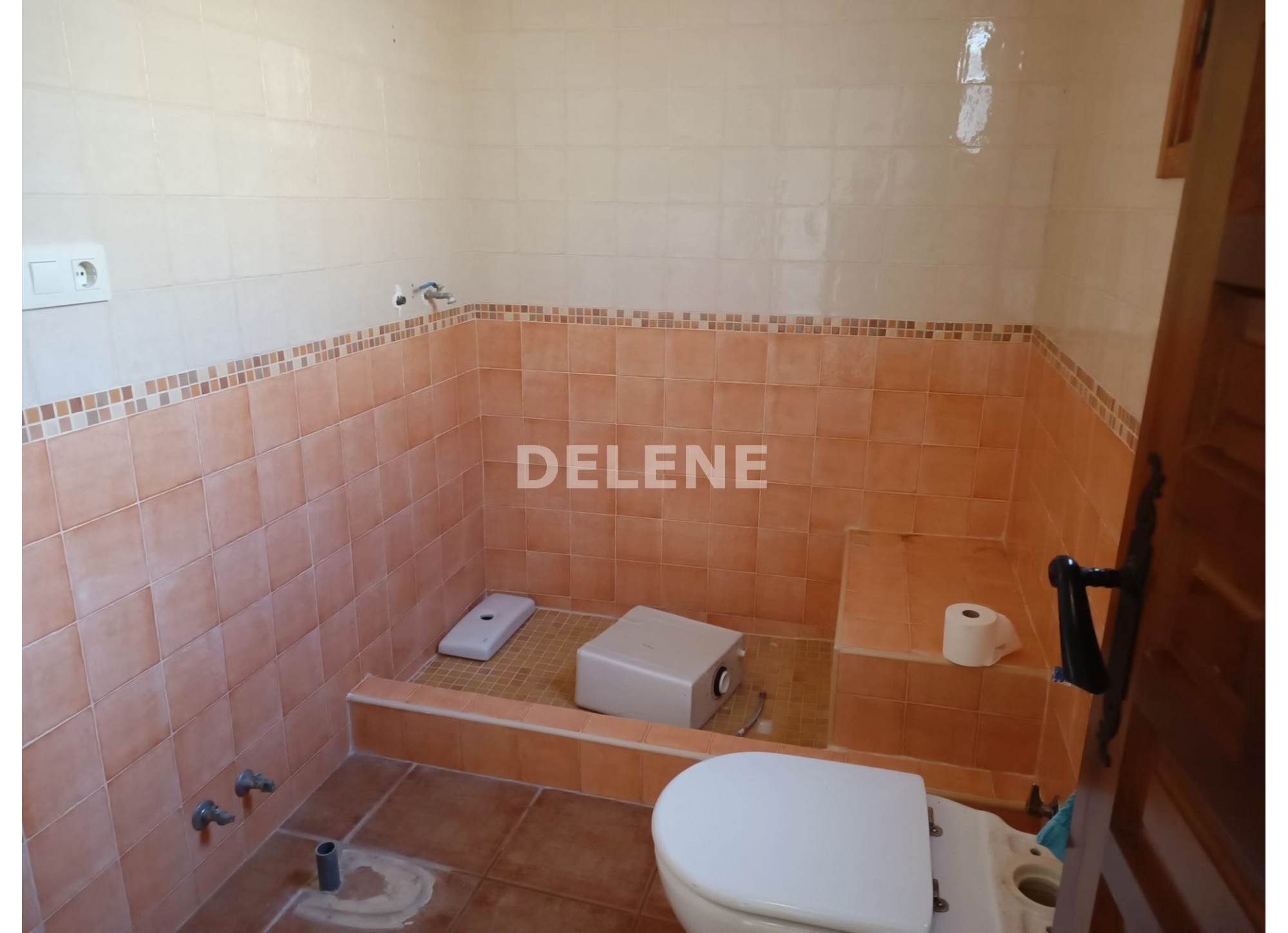 2798 CASA CON BUHARDILLA EN ELCHE DE LA SIERRA