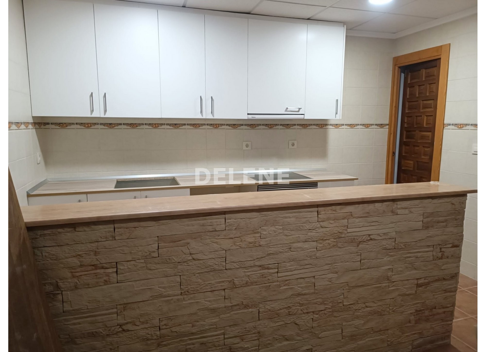 2798 CASA CON BUHARDILLA EN ELCHE DE LA SIERRA