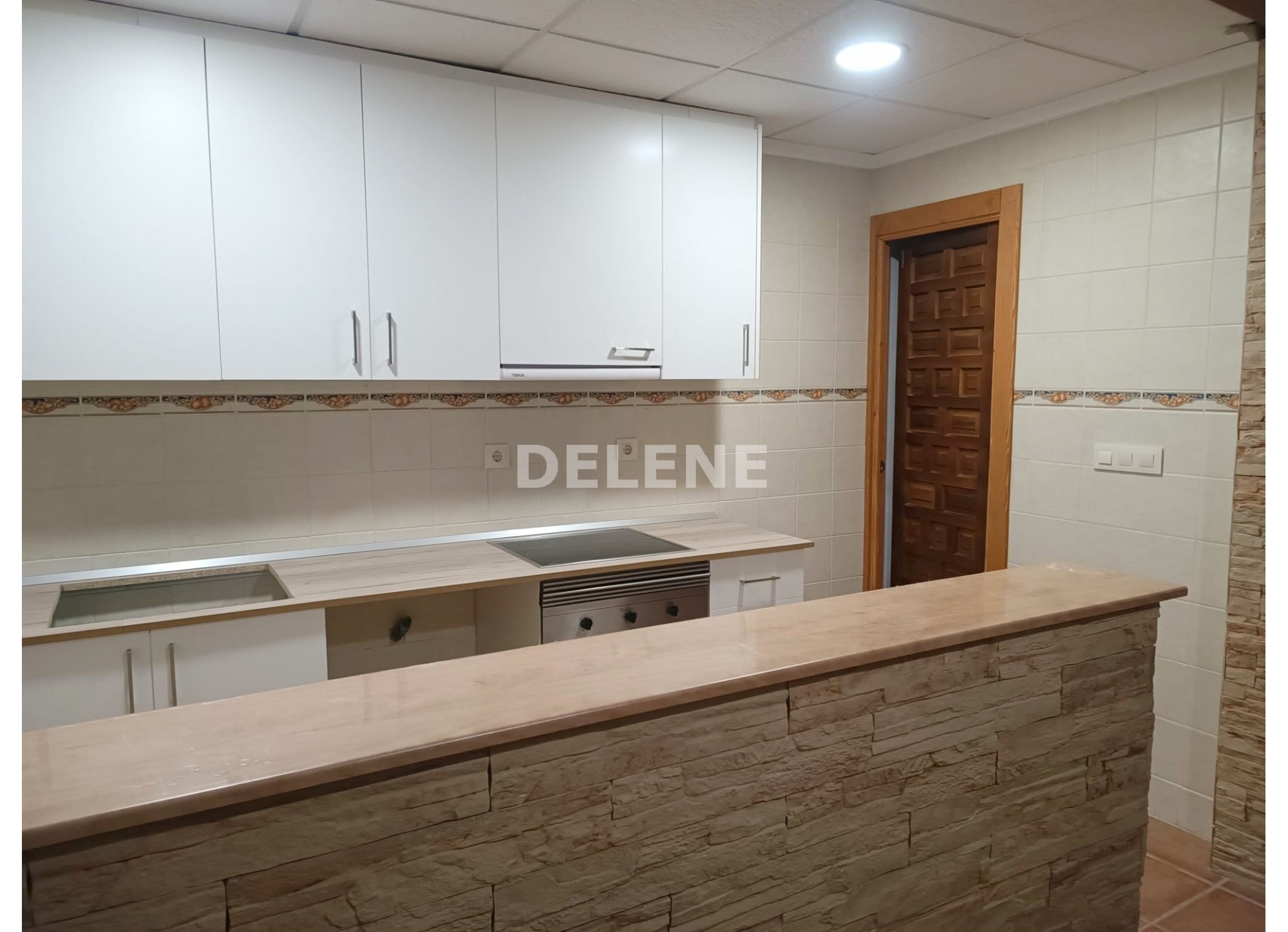 2798 CASA CON BUHARDILLA EN ELCHE DE LA SIERRA