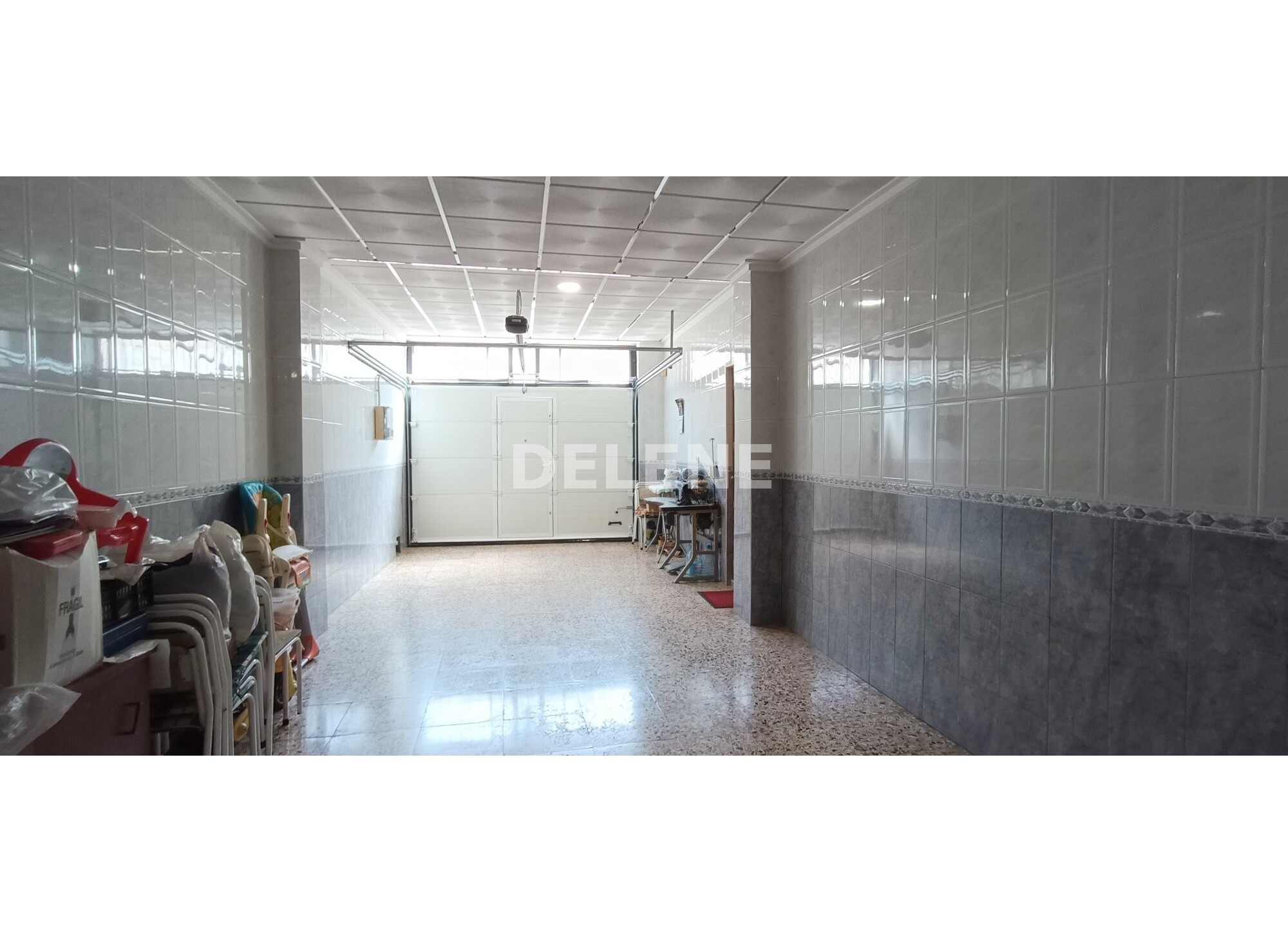 2801 CASA CON PATIO Y GARAJE EN TOBARRA