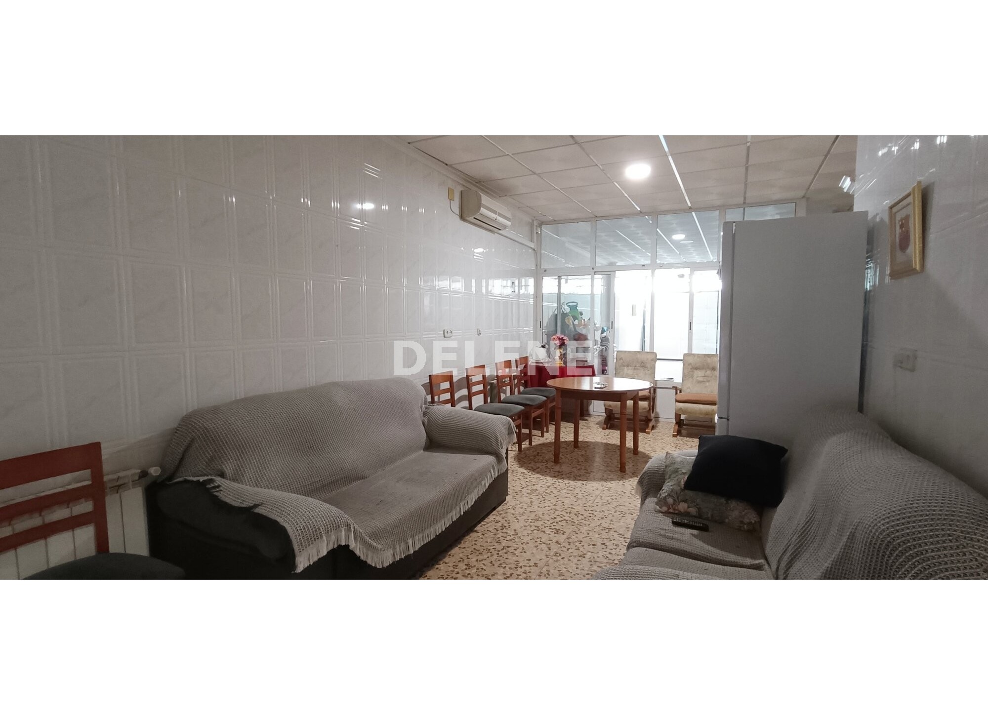 2801 CASA CON PATIO Y GARAJE EN TOBARRA