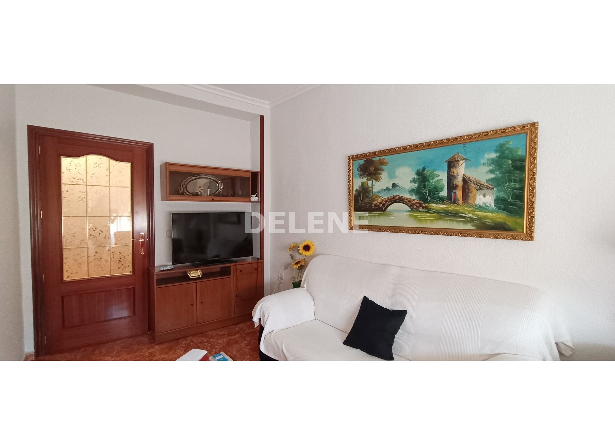 2801 CASA CON PATIO Y GARAJE EN TOBARRA