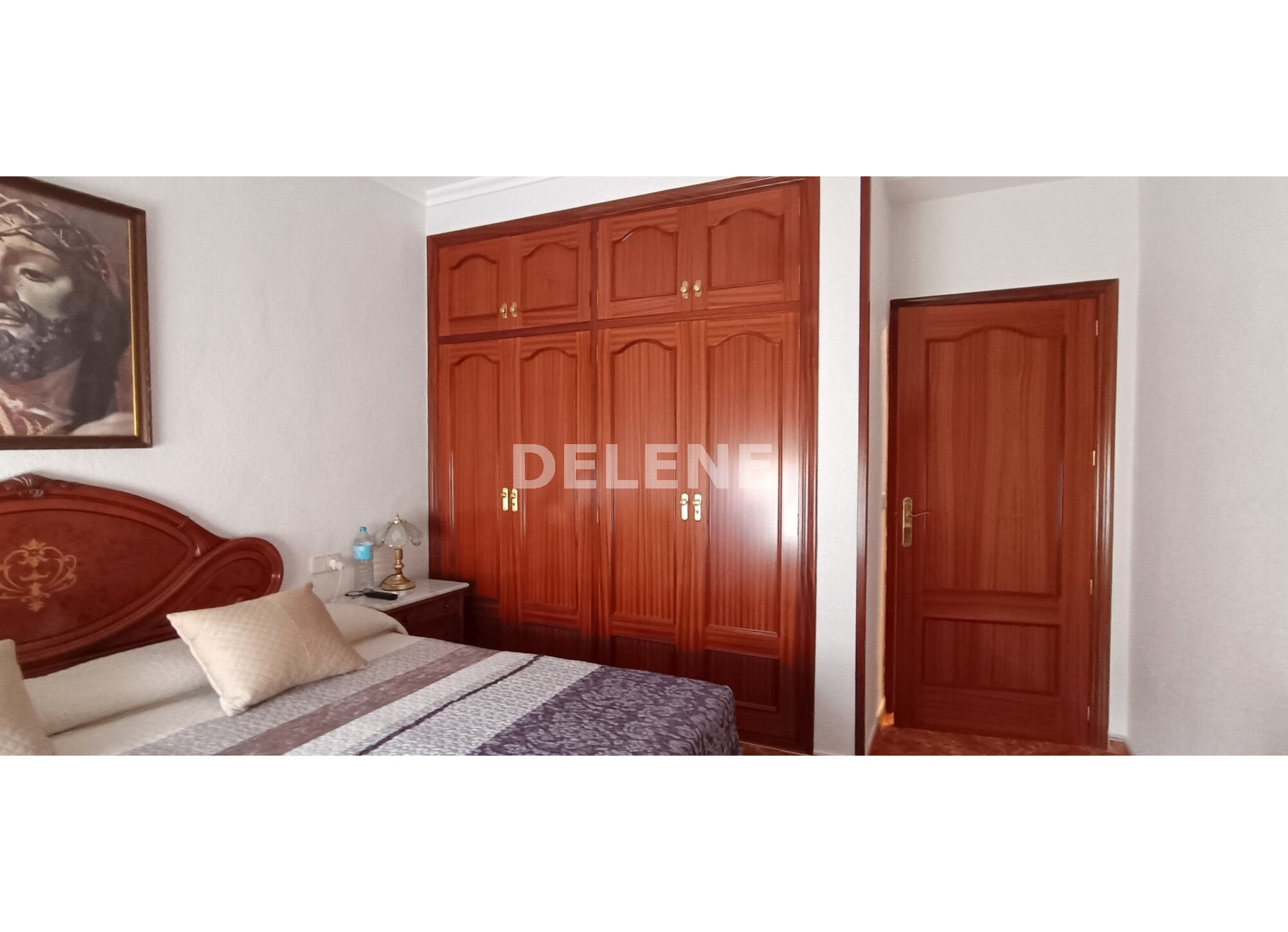 2801 CASA CON PATIO Y GARAJE EN TOBARRA