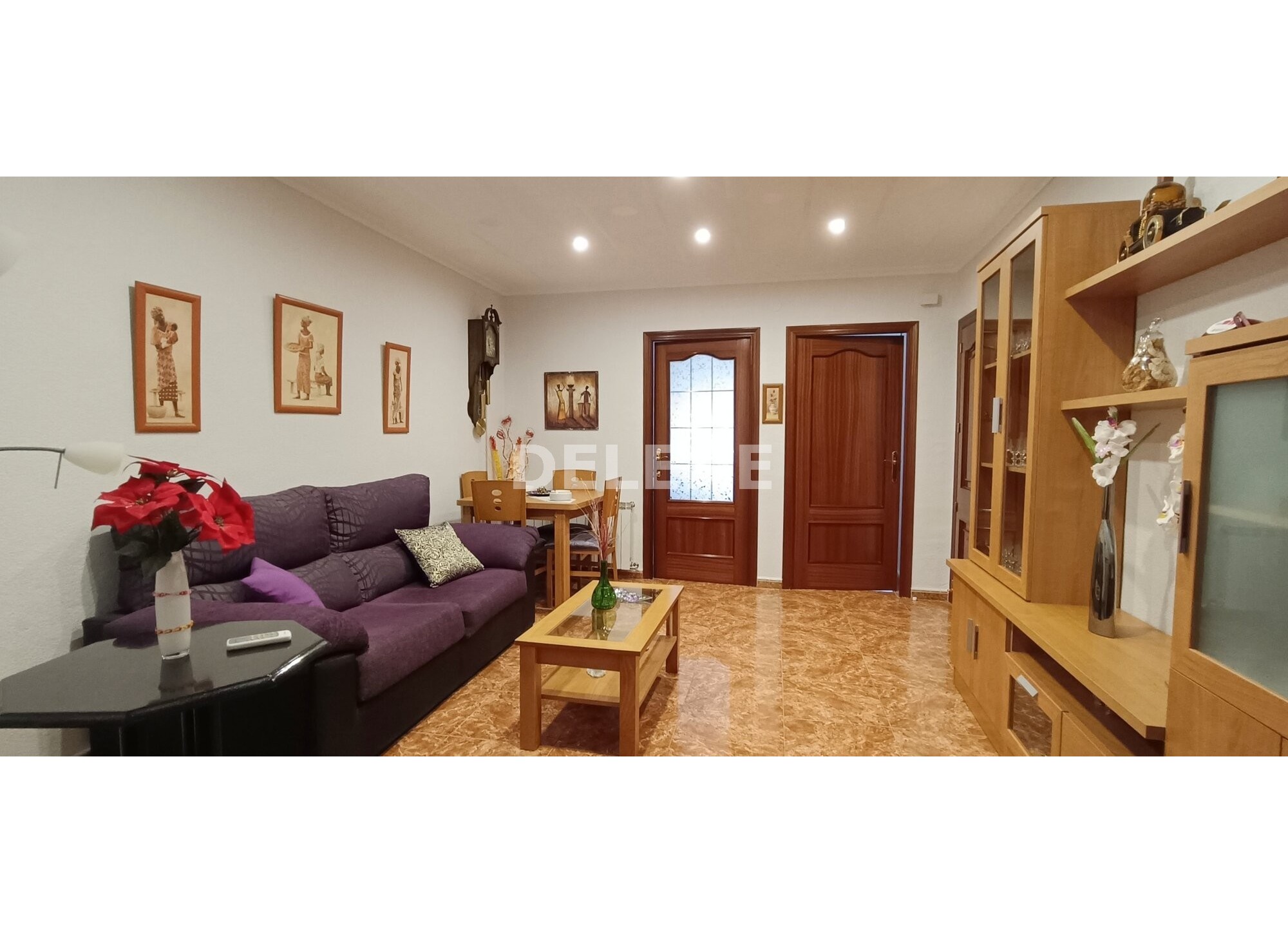 2801 CASA CON PATIO Y GARAJE EN TOBARRA