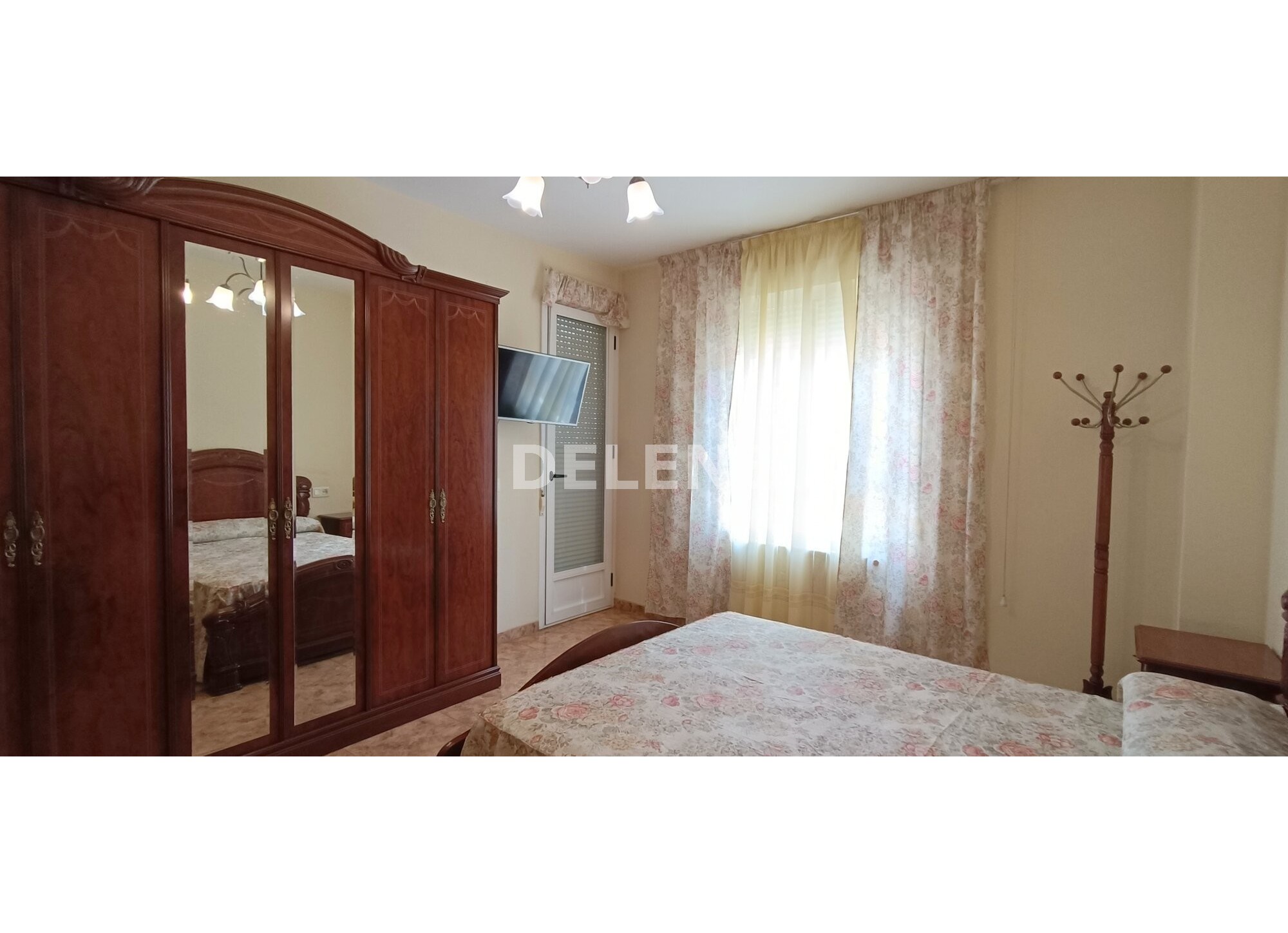 2806 PISO CON PATIO Y TRASTERO EN AVENIDA DE LA CONSTITUCIÓN