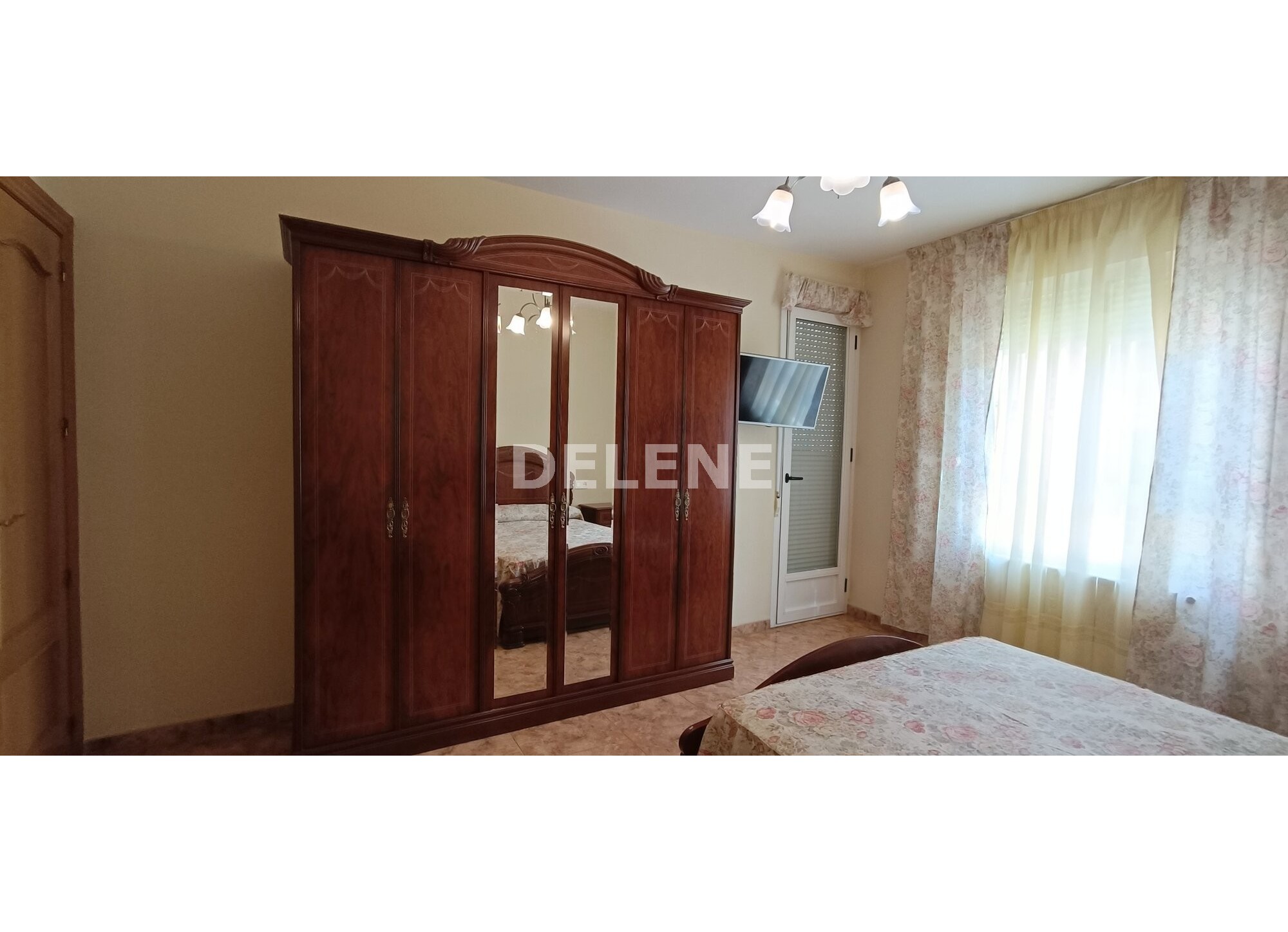 2806 PISO CON PATIO Y TRASTERO EN AVENIDA DE LA CONSTITUCIÓN