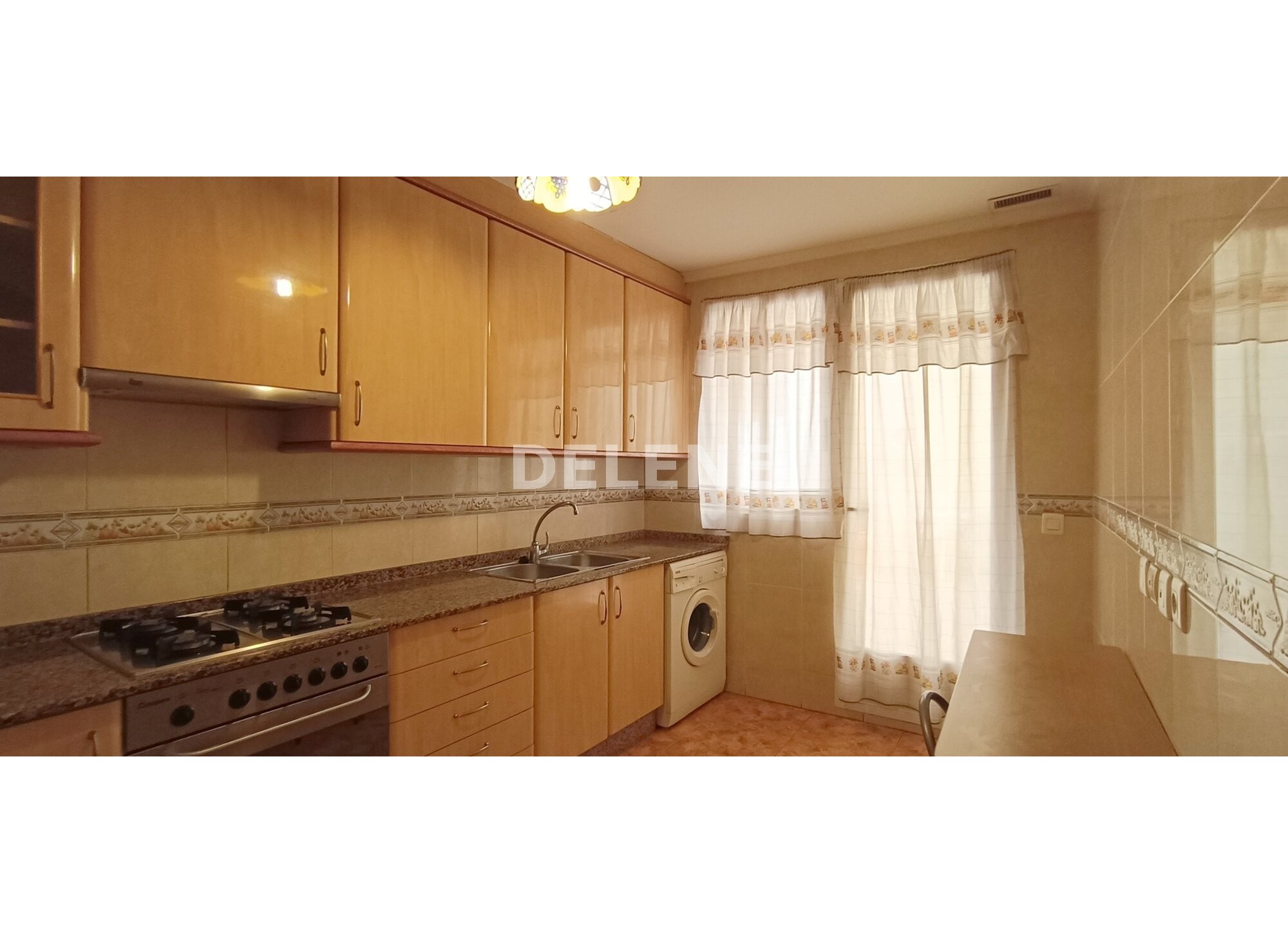2806 PISO CON PATIO Y TRASTERO EN AVENIDA DE LA CONSTITUCIÓN