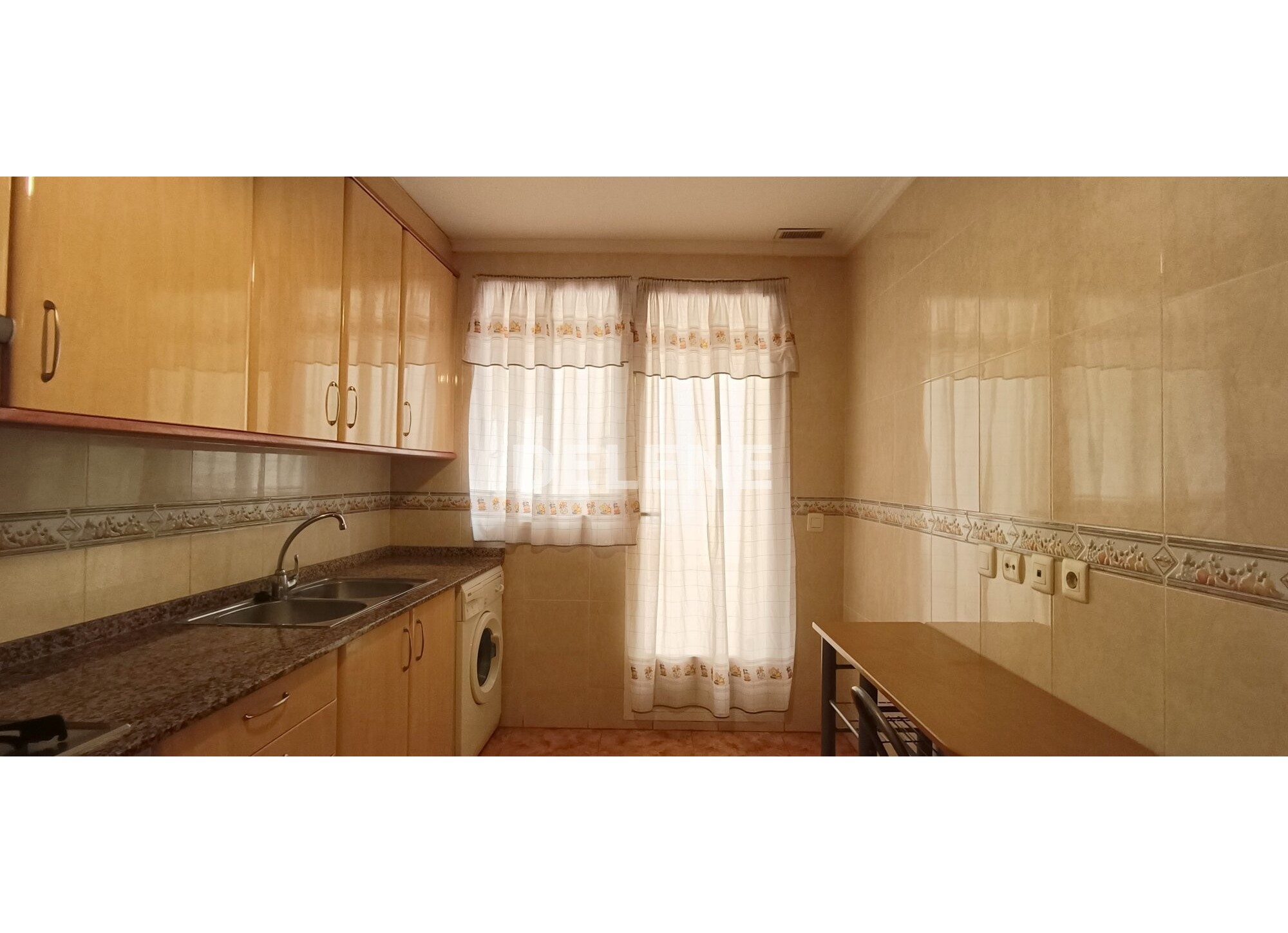 2806 PISO CON PATIO Y TRASTERO EN AVENIDA DE LA CONSTITUCIÓN