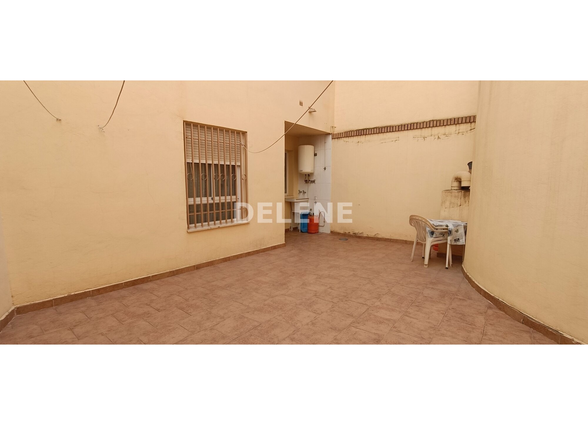 2806 PISO CON PATIO Y TRASTERO EN AVENIDA DE LA CONSTITUCIÓN