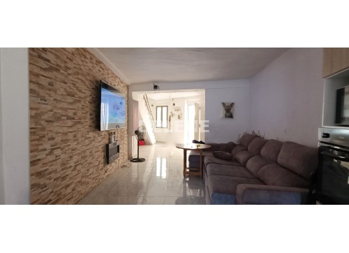 2808 CASA CON TERRAZA ZONA RABAL
