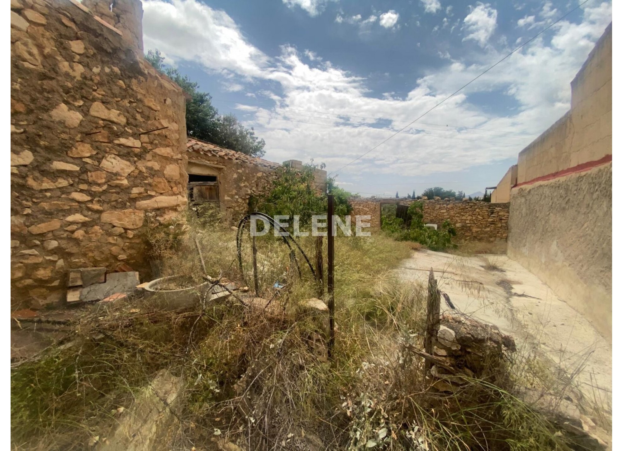 2809 CASA PARA REFORMAR EN ISSO