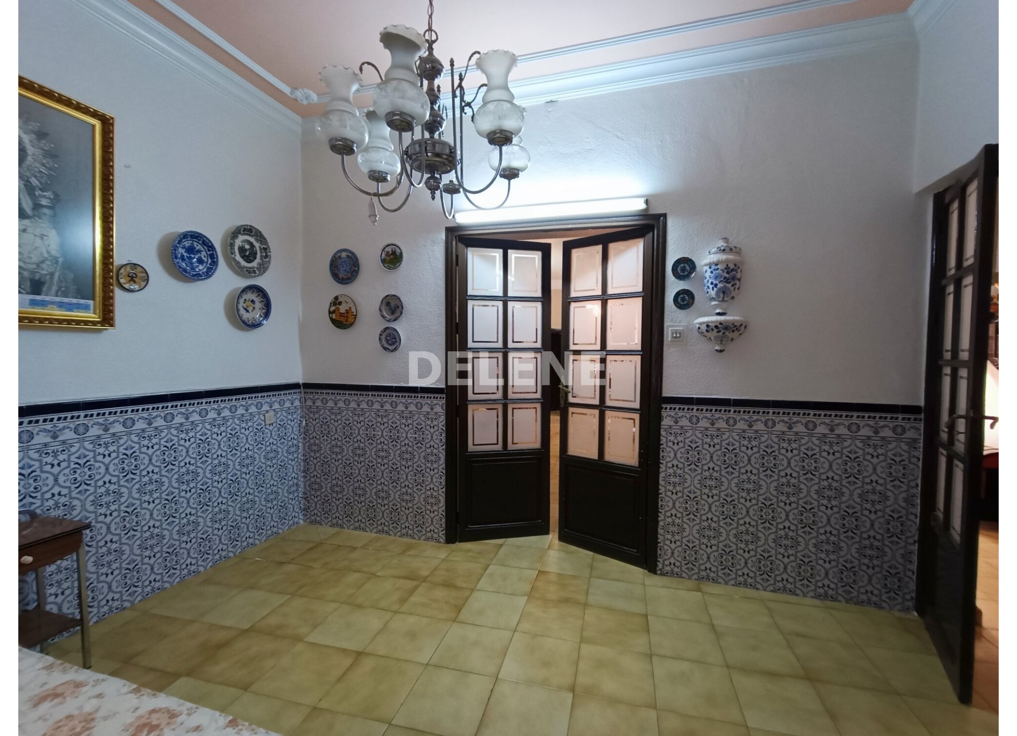 2816 CASA CON PATIO PRÓXIMA A JARDIN DEL TAMBORILERO