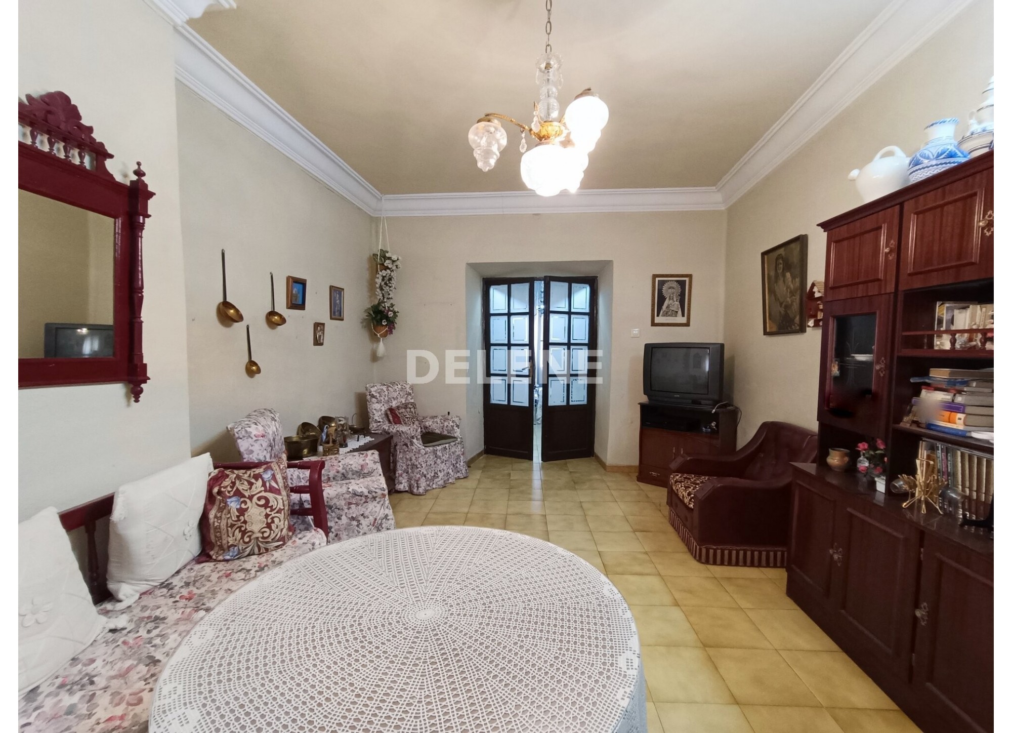 2816 CASA CON PATIO PRÓXIMA A JARDIN DEL TAMBORILERO