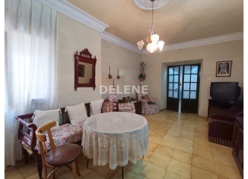 2816 CASA CON PATIO PRÓXIMA A JARDIN DEL TAMBORILERO