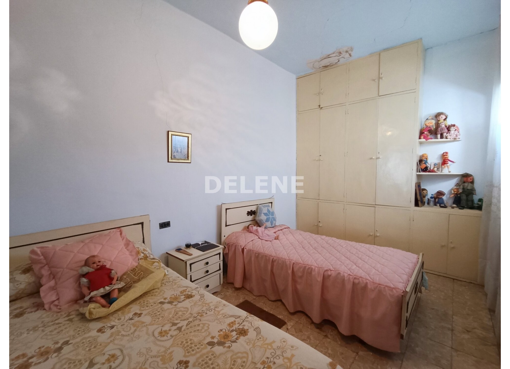 2816 CASA CON PATIO PRÓXIMA A JARDIN DEL TAMBORILERO