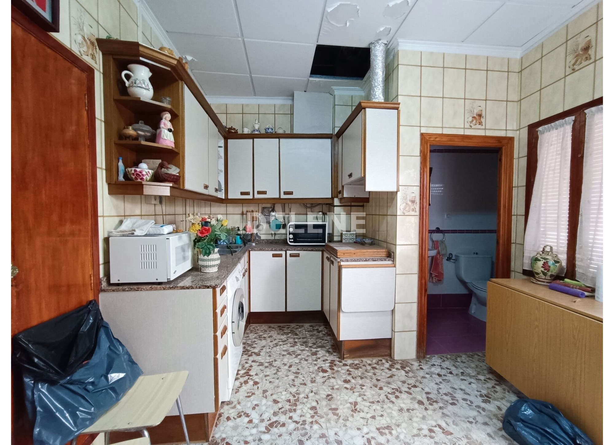 2816 CASA CON PATIO PRÓXIMA A JARDIN DEL TAMBORILERO