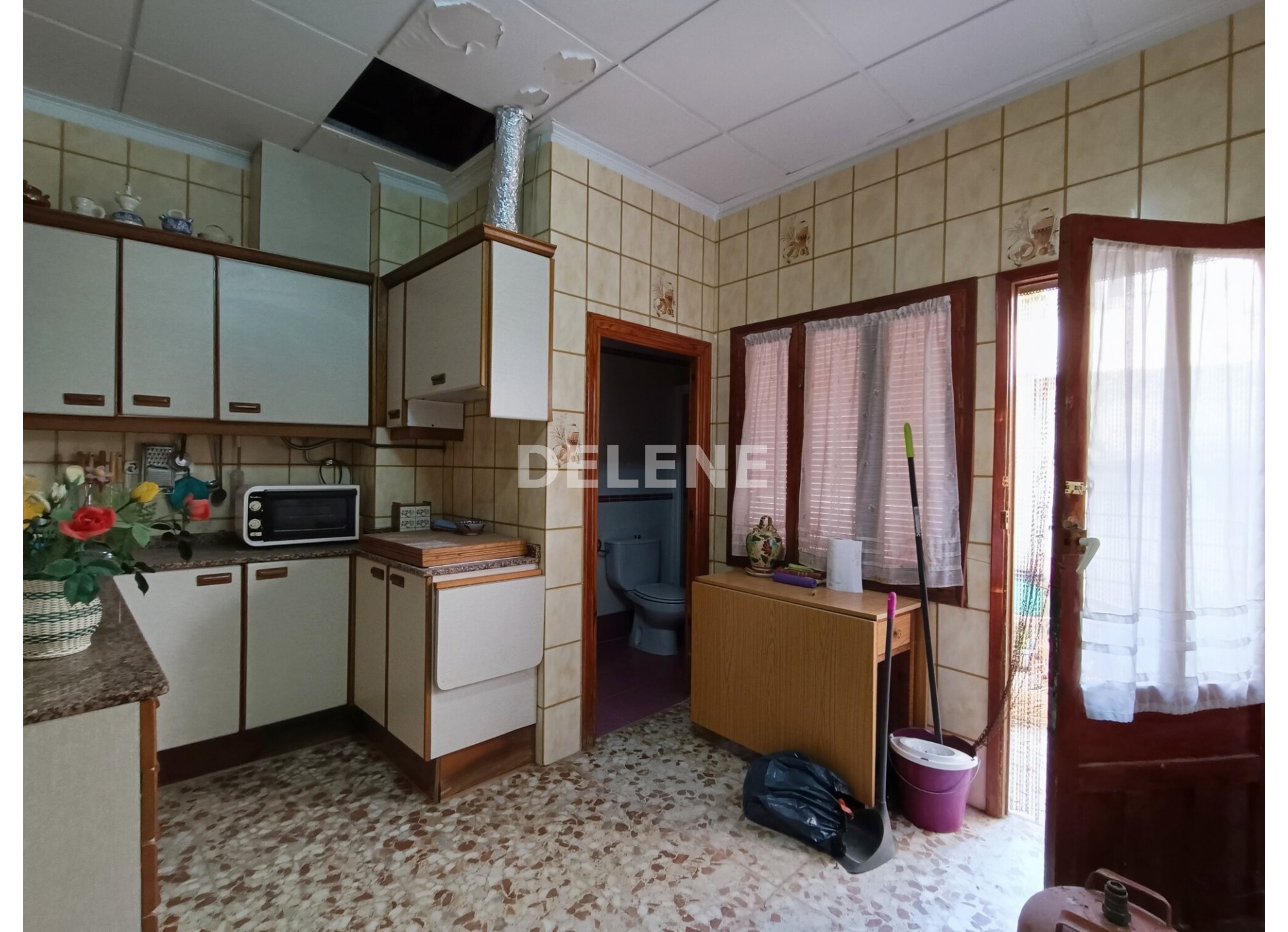 2816 CASA CON PATIO PRÓXIMA A JARDIN DEL TAMBORILERO