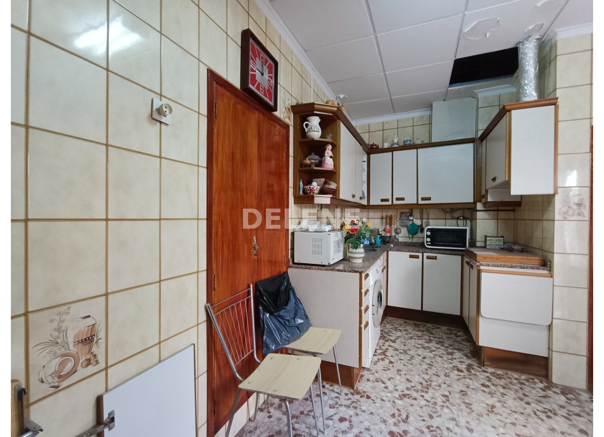 2816 CASA CON PATIO PRÓXIMA A JARDIN DEL TAMBORILERO