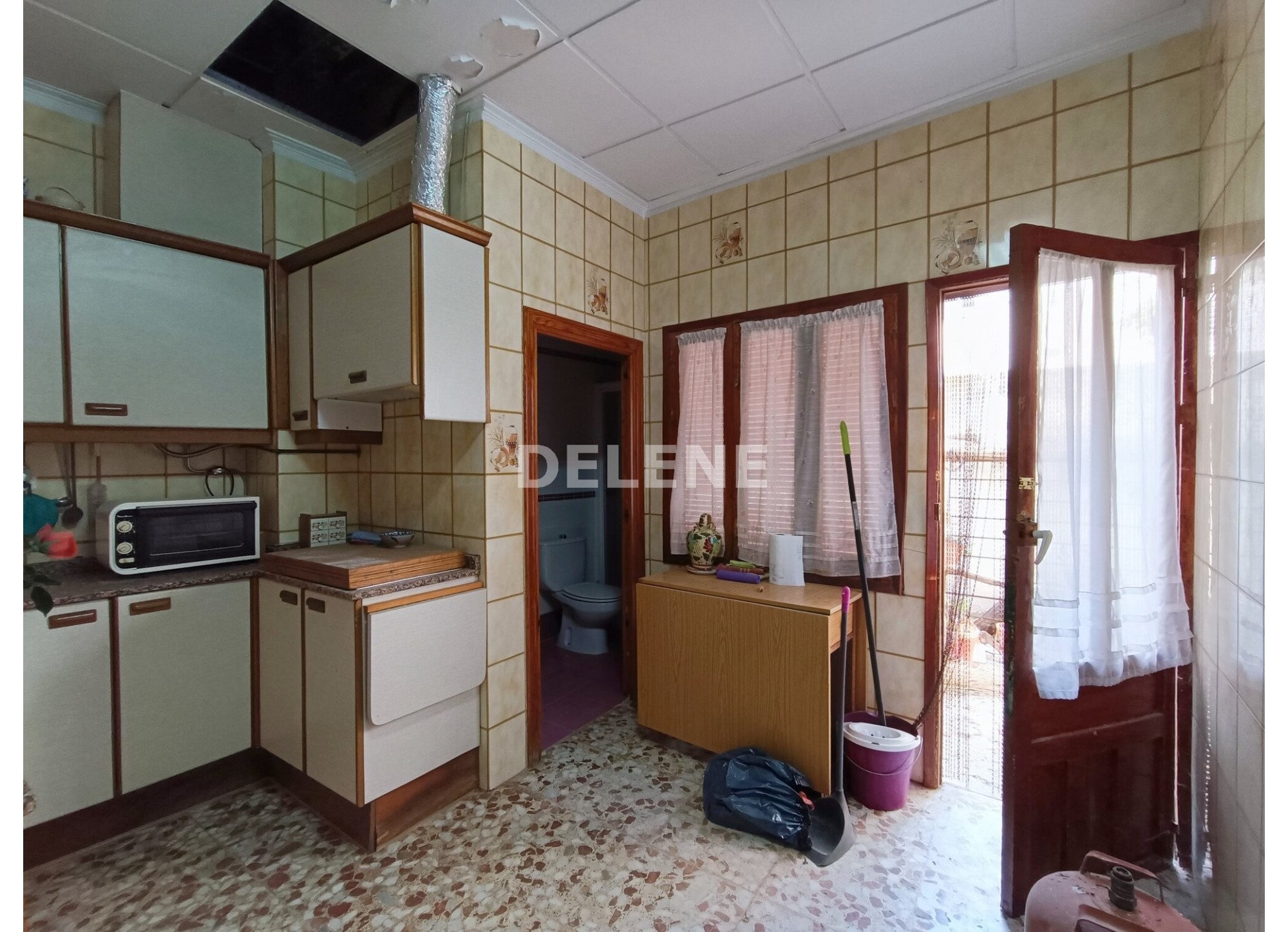 2816 CASA CON PATIO PRÓXIMA A JARDIN DEL TAMBORILERO