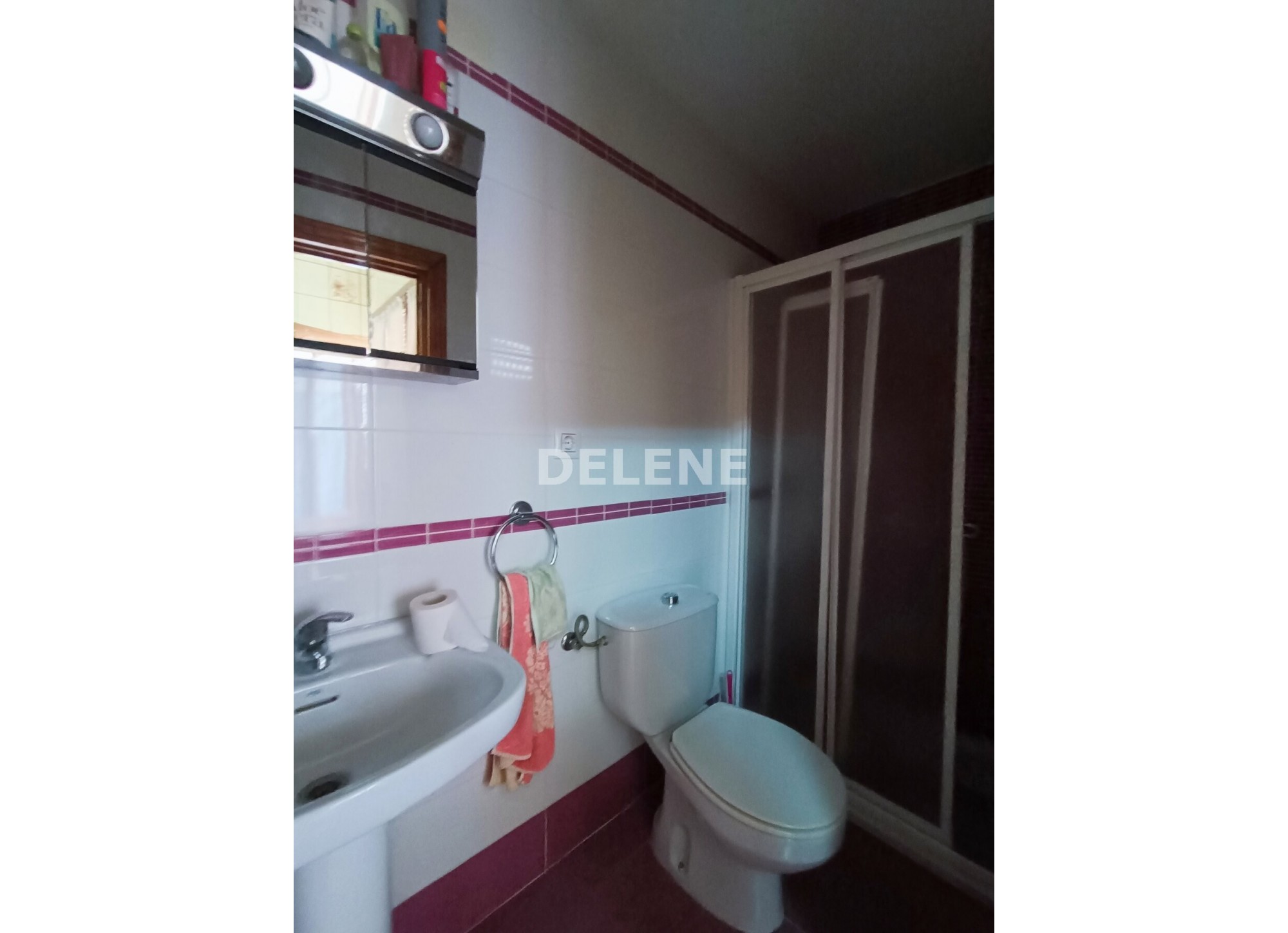 2816 CASA CON PATIO PRÓXIMA A JARDIN DEL TAMBORILERO