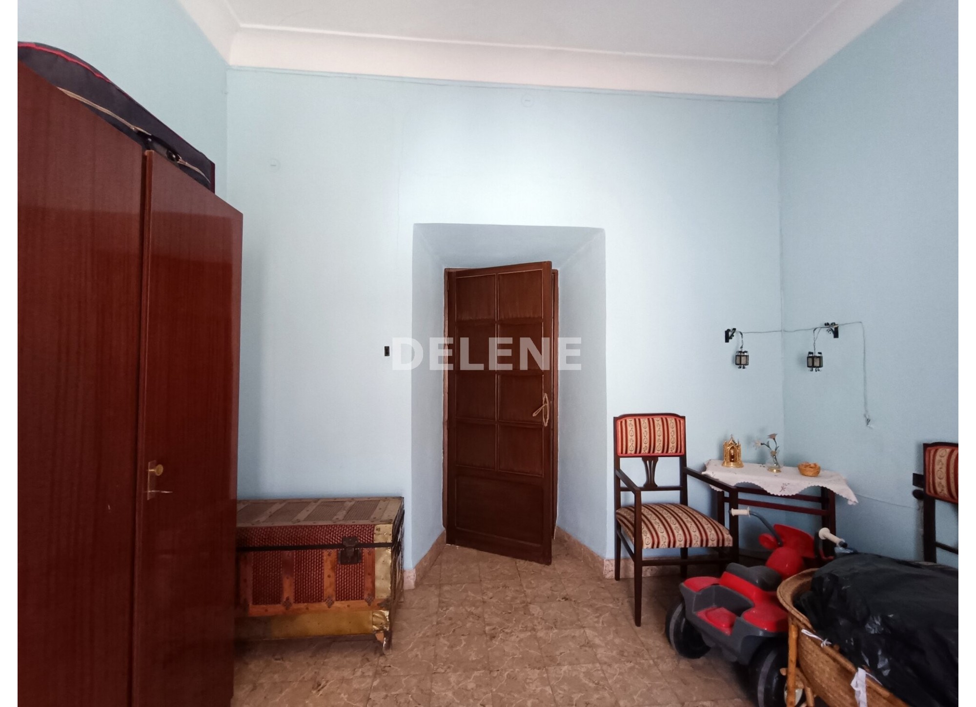 2816 CASA CON PATIO PRÓXIMA A JARDIN DEL TAMBORILERO