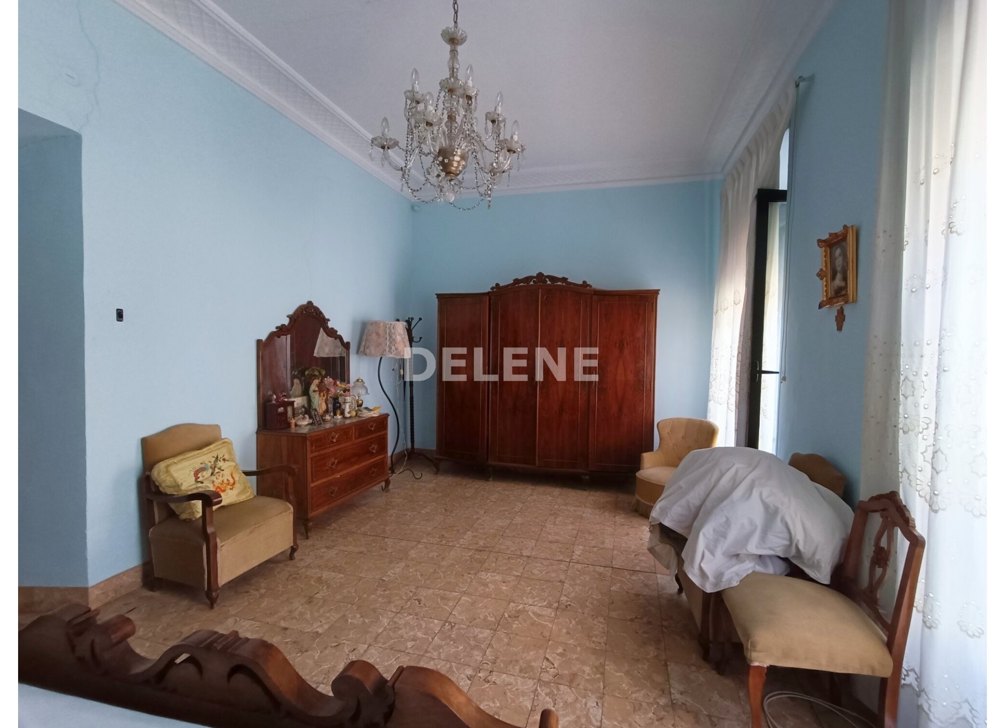 2816 CASA CON PATIO PRÓXIMA A JARDIN DEL TAMBORILERO