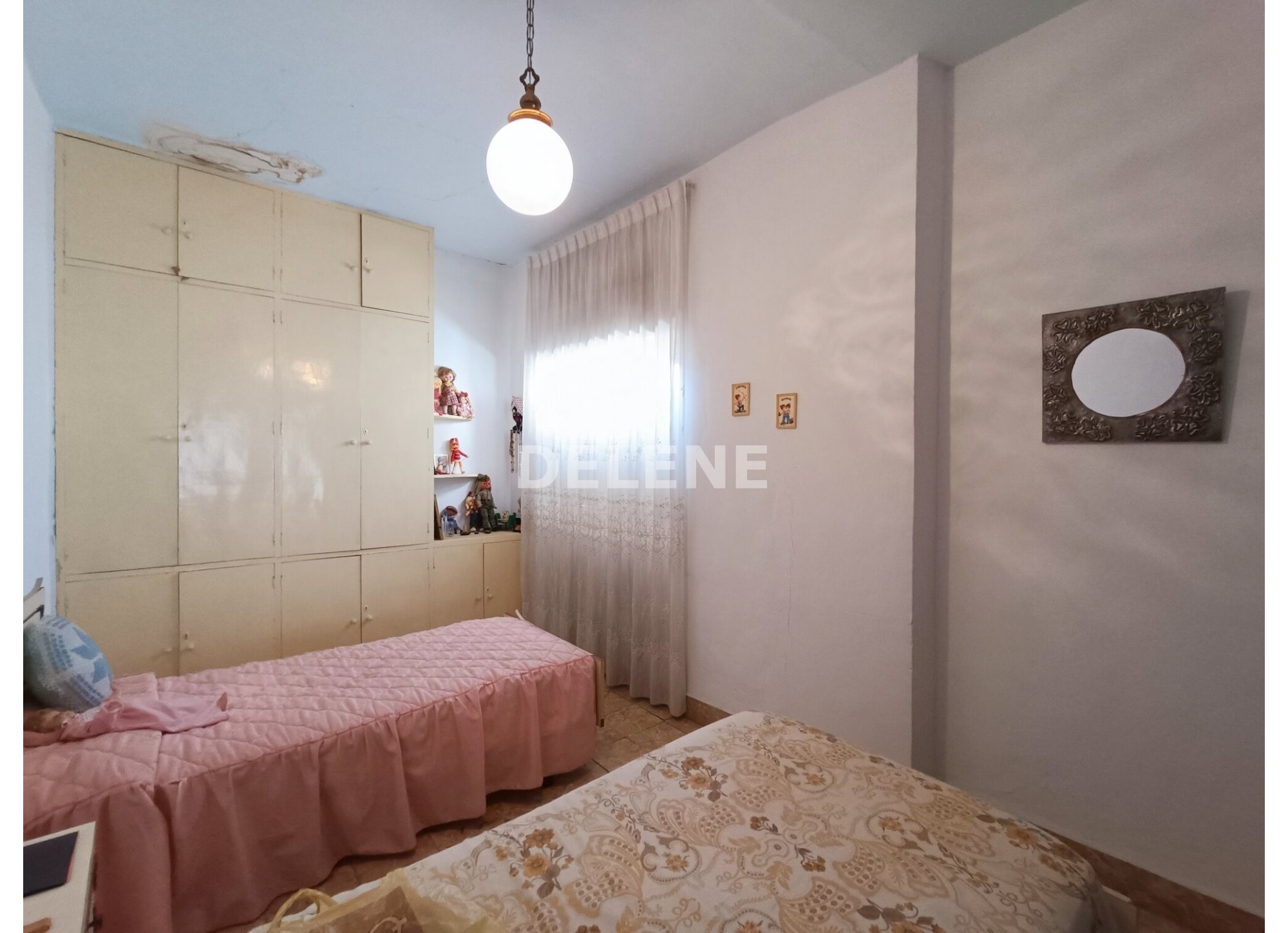 2816 CASA CON PATIO PRÓXIMA A JARDIN DEL TAMBORILERO