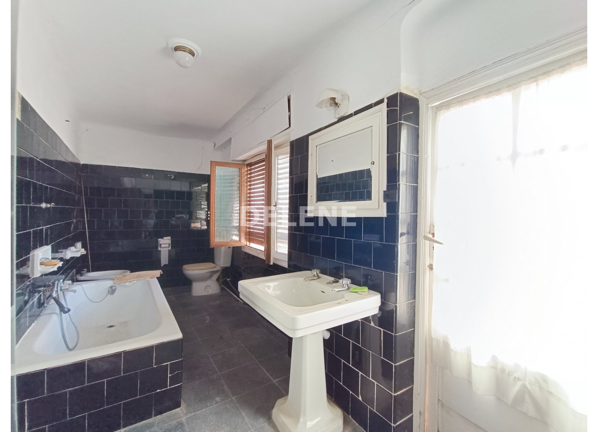 2816 CASA CON PATIO PRÓXIMA A JARDIN DEL TAMBORILERO