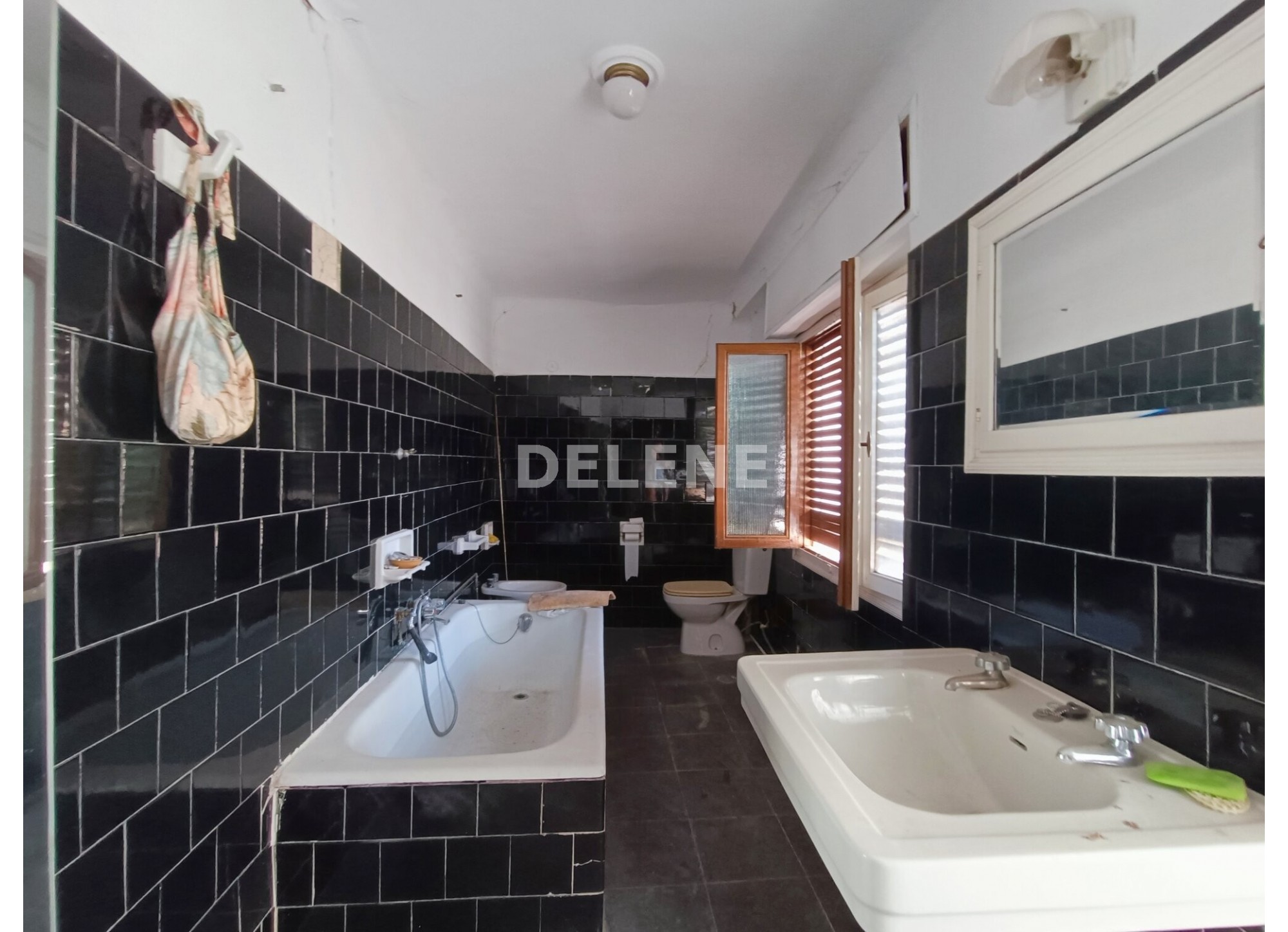 2816 CASA CON PATIO PRÓXIMA A JARDIN DEL TAMBORILERO