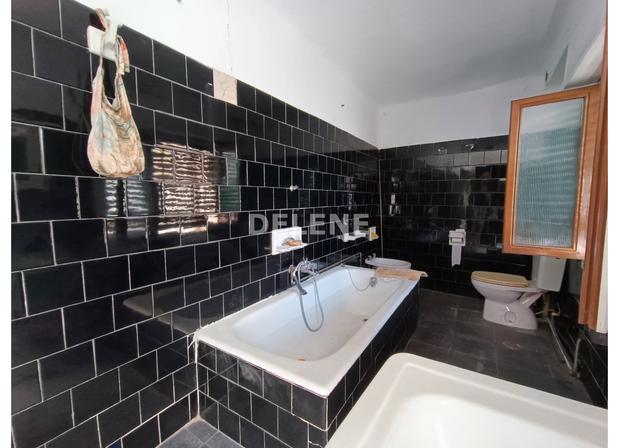 2816 CASA CON PATIO PRÓXIMA A JARDIN DEL TAMBORILERO