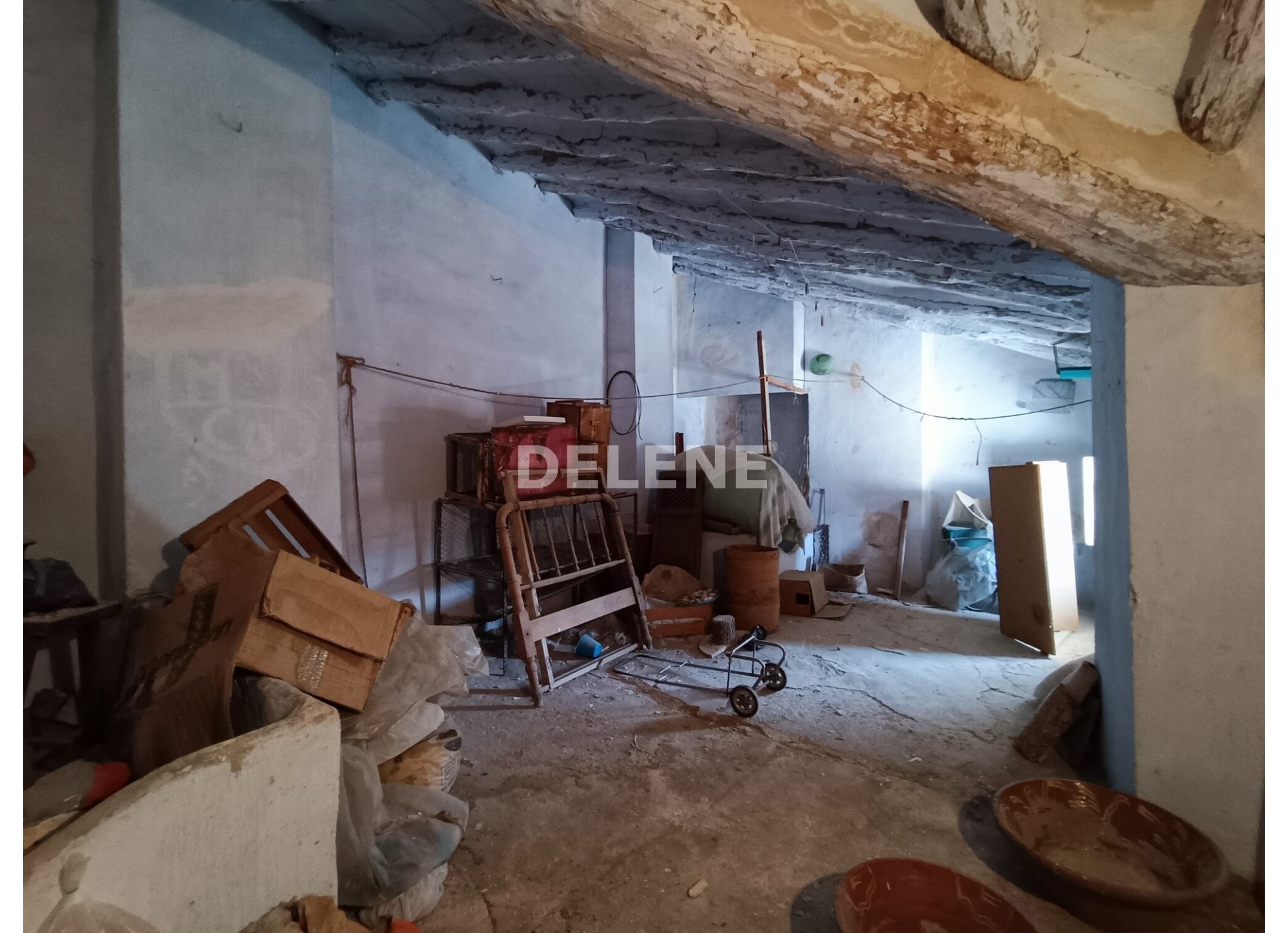 2816 CASA CON PATIO PRÓXIMA A JARDIN DEL TAMBORILERO