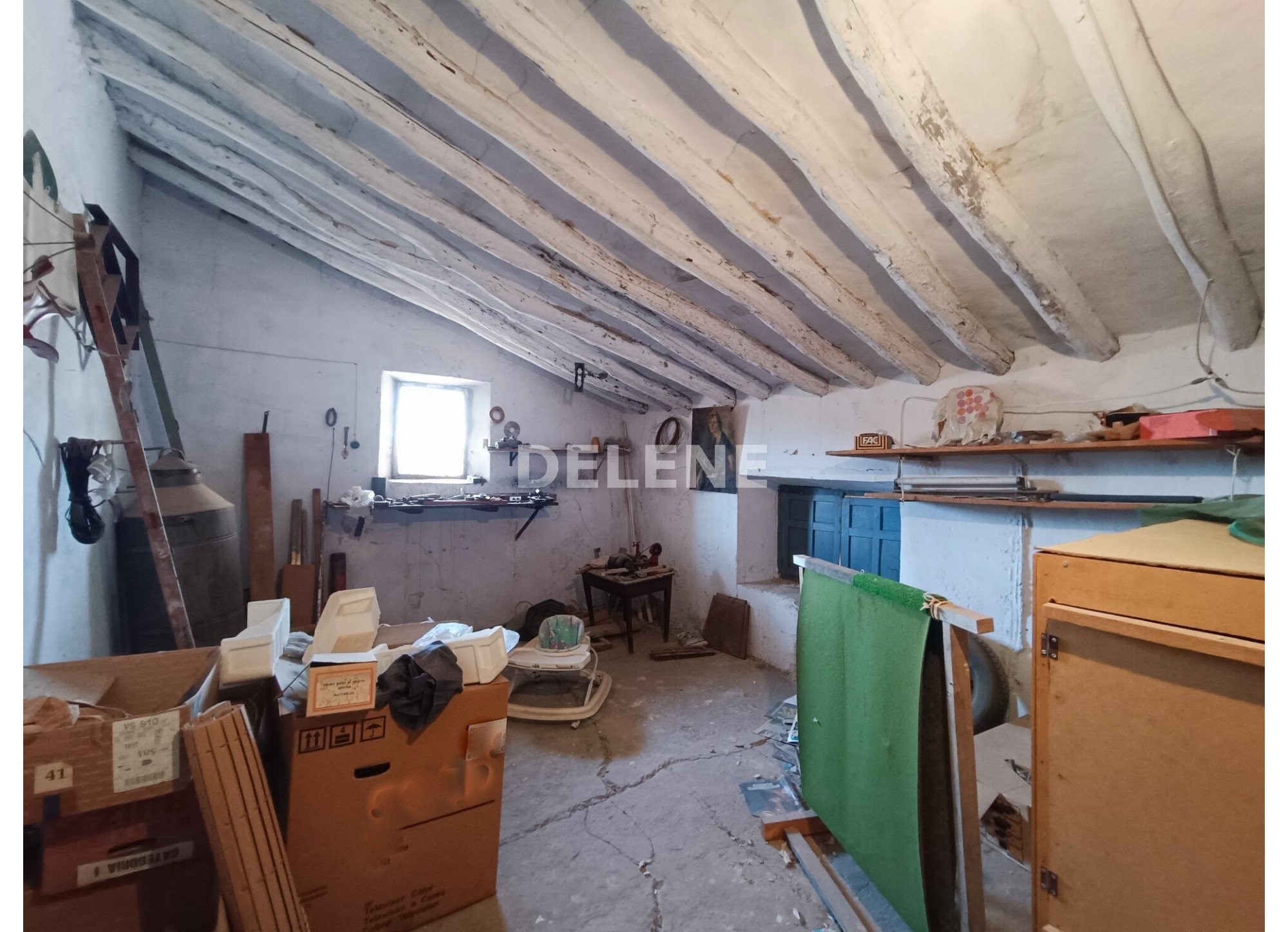 2816 CASA CON PATIO PRÓXIMA A JARDIN DEL TAMBORILERO