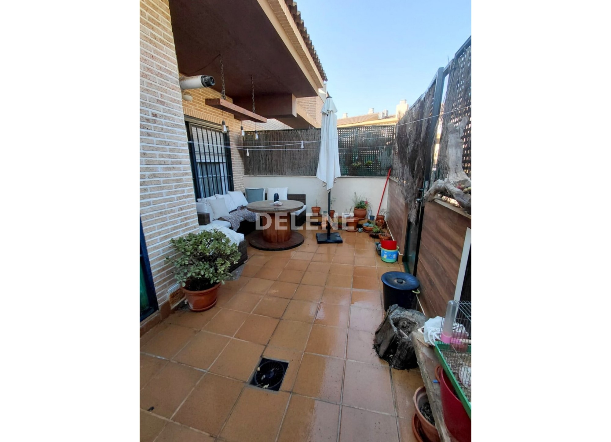 2819 ADOSADO CON PATIO, GARAJE, PISCINA COMUNITARIA Y PISTA DE PADEL, ZONA HOSPITAL