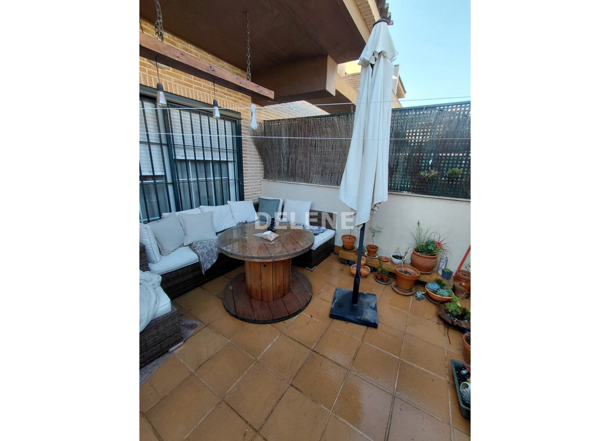 2819 ADOSADO CON PATIO, GARAJE, PISCINA COMUNITARIA Y PISTA DE PADEL, ZONA HOSPITAL