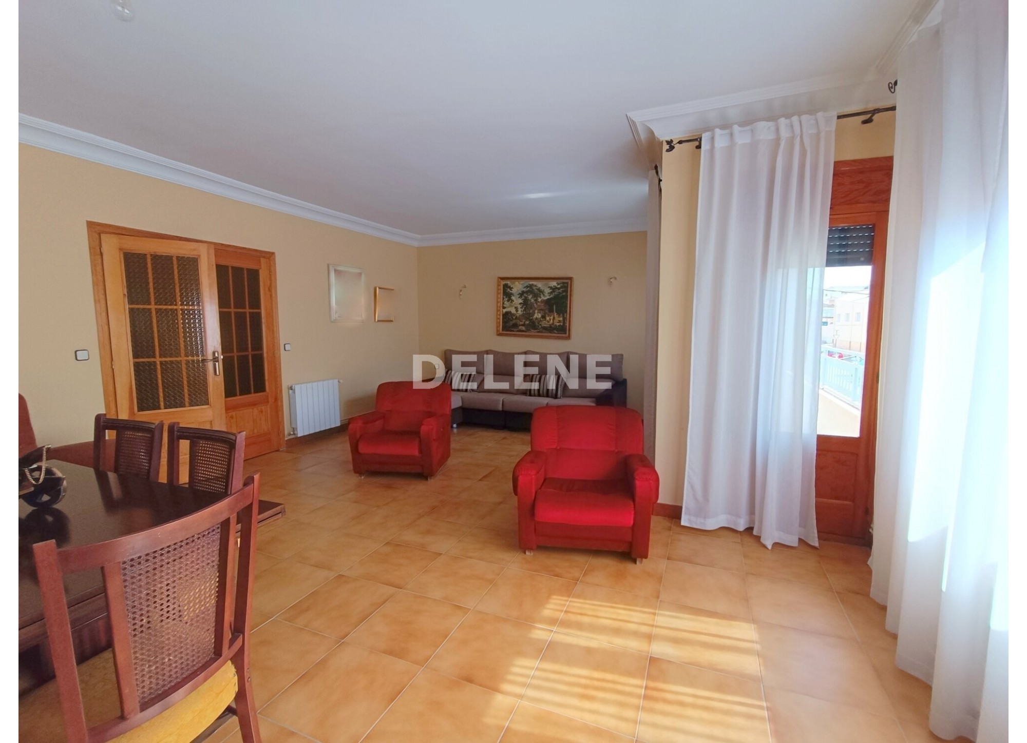 2818 PISO DE 140M2 CON TERRAZA, COLEGIO ENTRE CULTURAS
