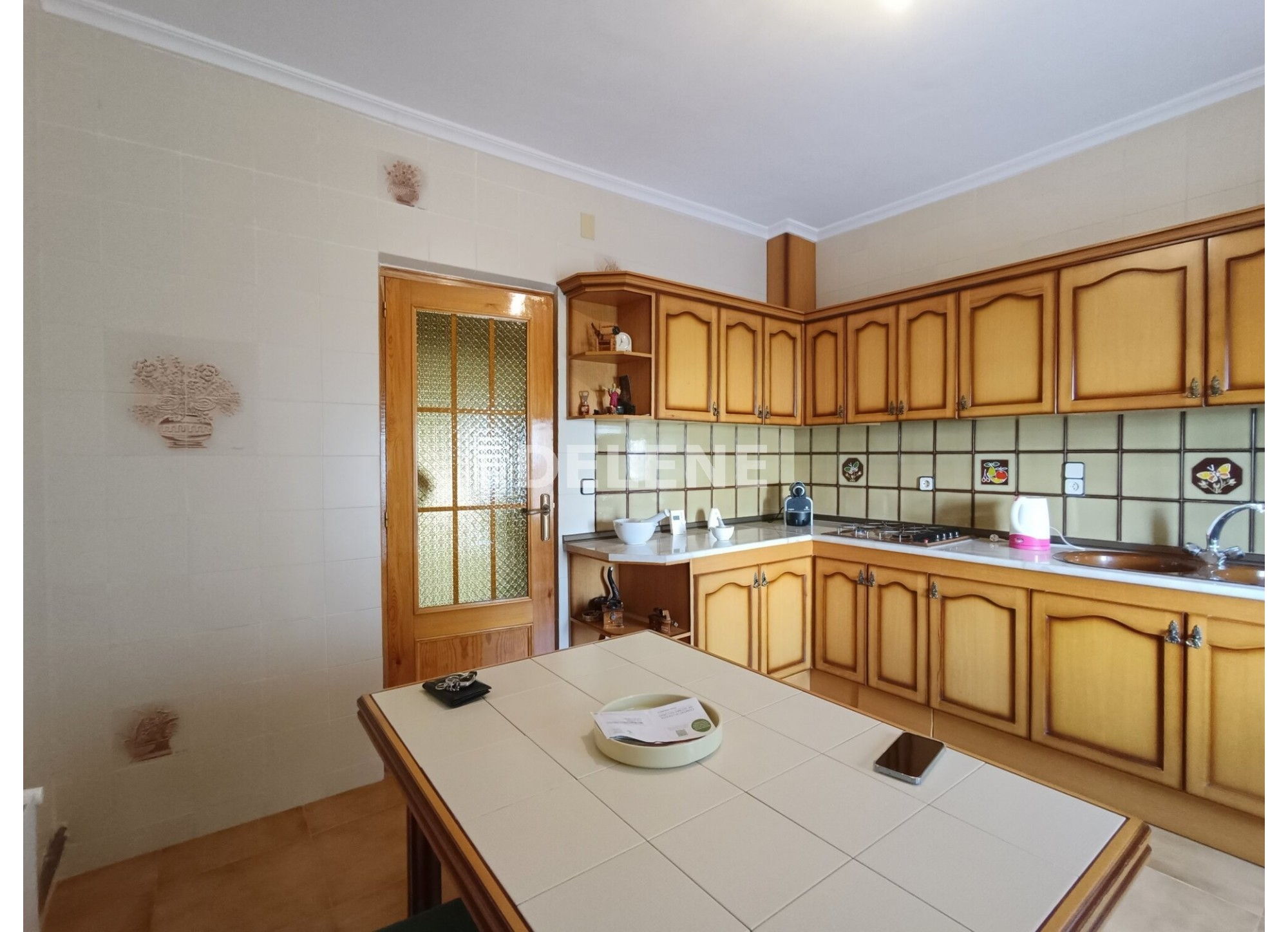 2818 PISO DE 140M2 CON TERRAZA, COLEGIO ENTRE CULTURAS