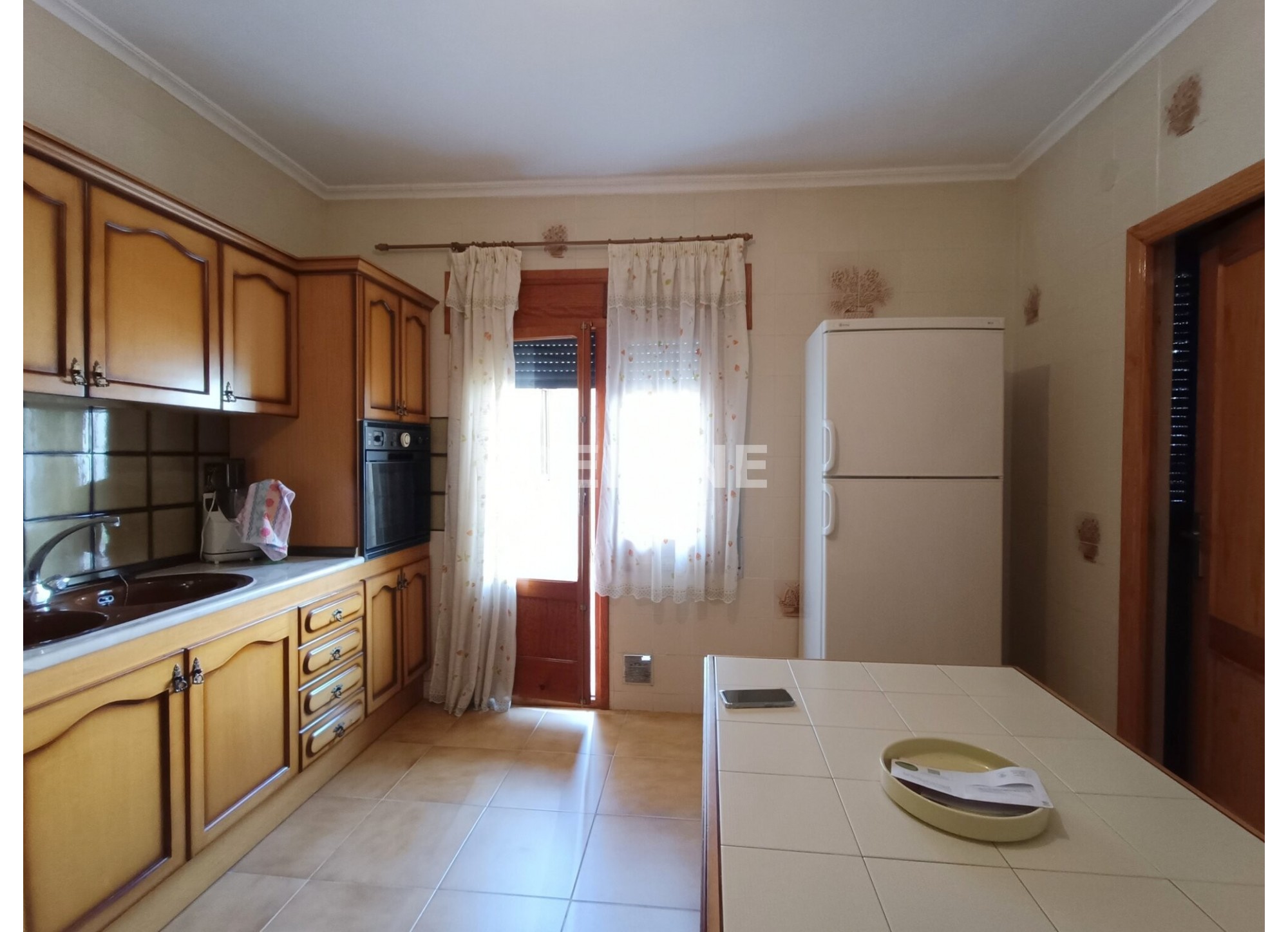 2818 PISO DE 140M2 CON TERRAZA, COLEGIO ENTRE CULTURAS
