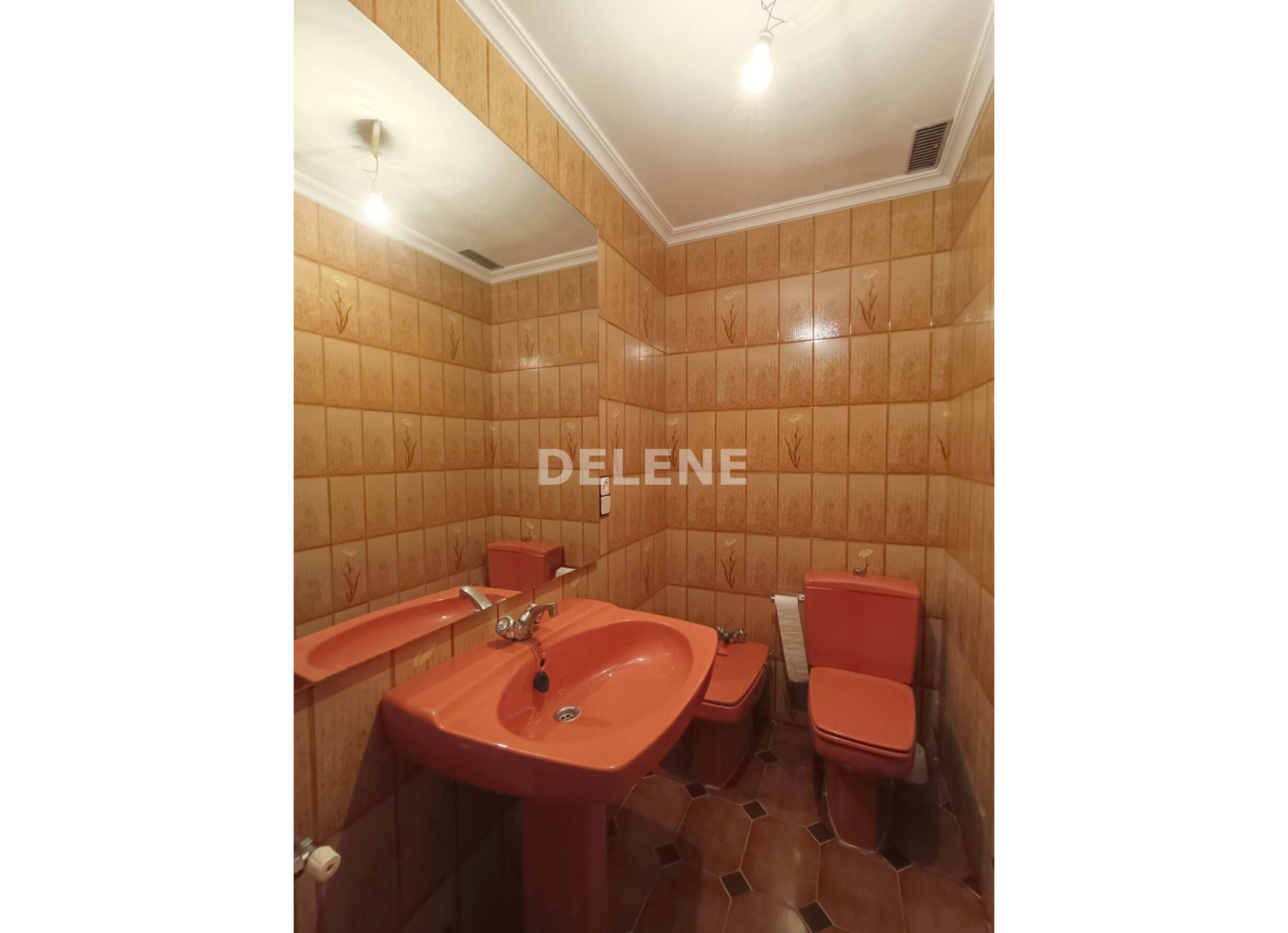 2818 PISO DE 140M2 CON TERRAZA, COLEGIO ENTRE CULTURAS