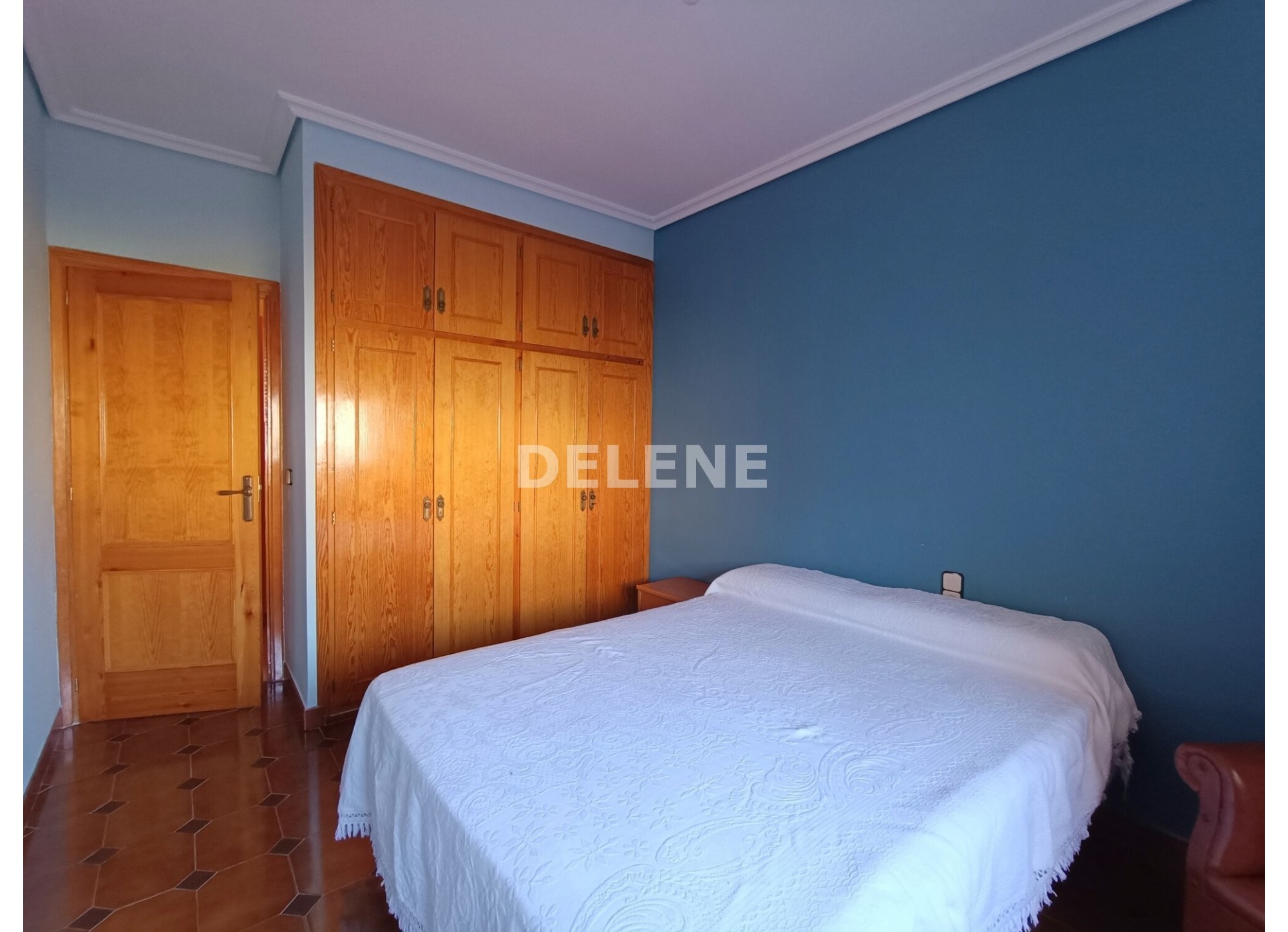 2818 PISO DE 140M2 CON TERRAZA, COLEGIO ENTRE CULTURAS