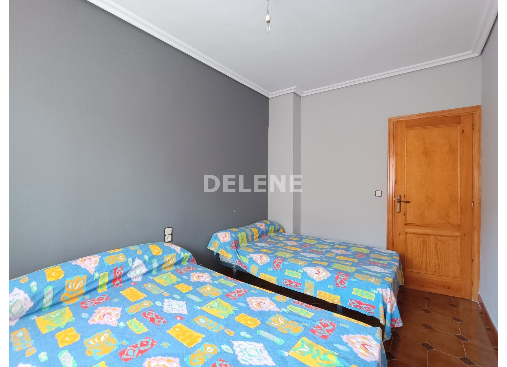 2818 PISO DE 140M2 CON TERRAZA, COLEGIO ENTRE CULTURAS