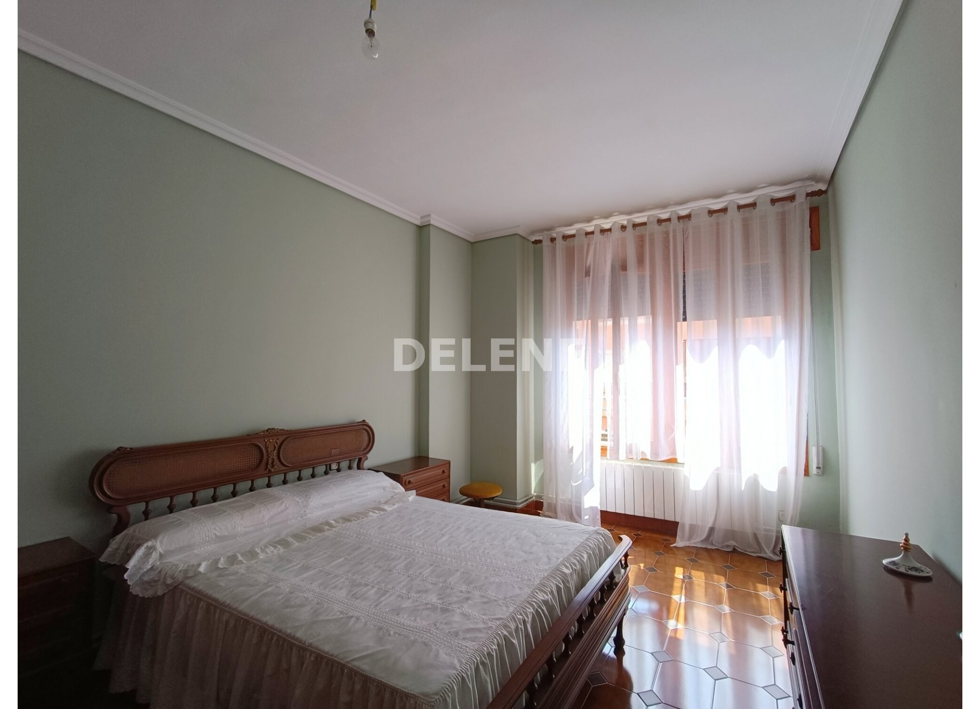 2818 PISO DE 140M2 CON TERRAZA, COLEGIO ENTRE CULTURAS