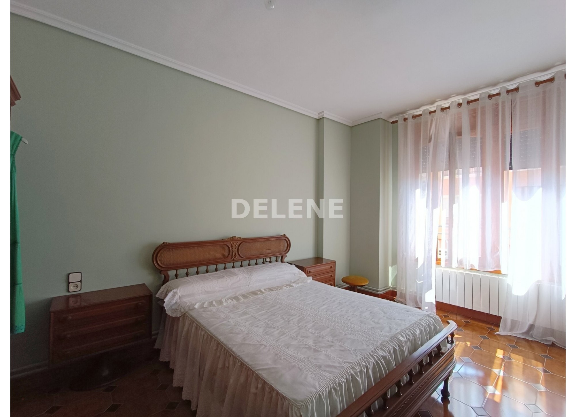 2818 PISO DE 140M2 CON TERRAZA, COLEGIO ENTRE CULTURAS