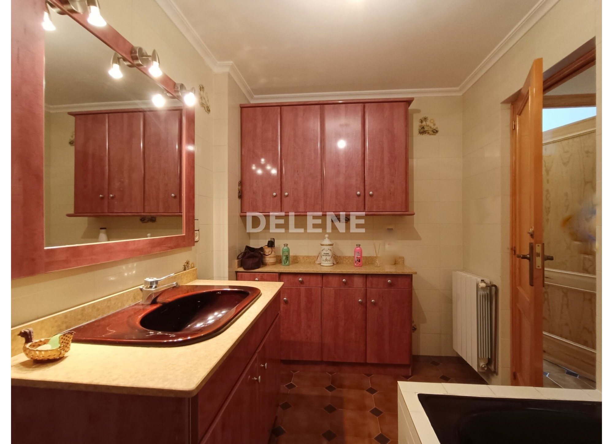 2818 PISO DE 140M2 CON TERRAZA, COLEGIO ENTRE CULTURAS