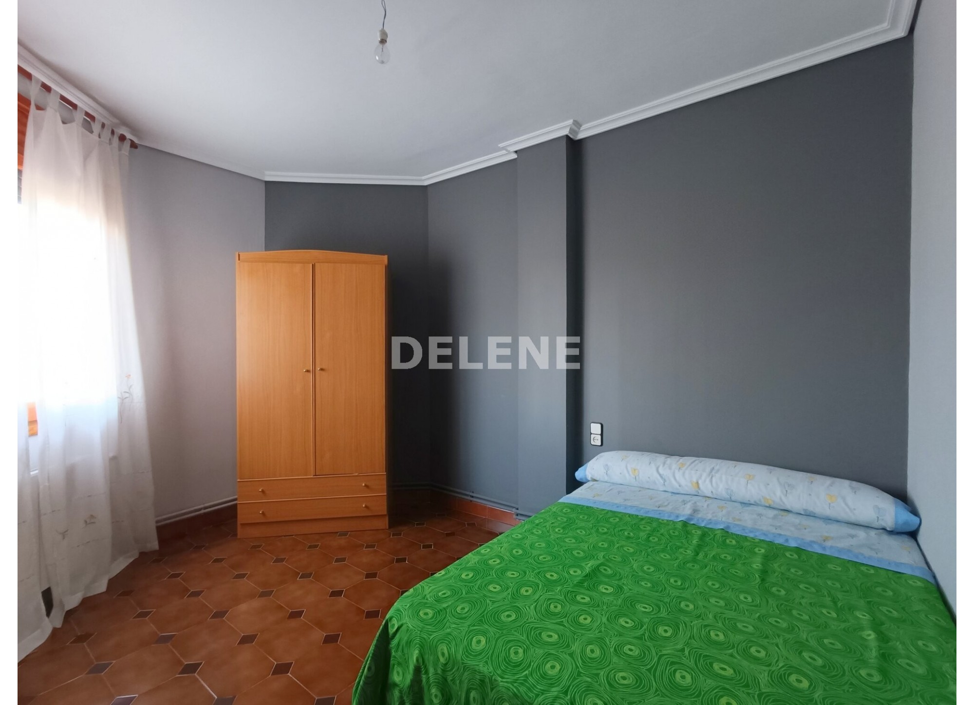 2818 PISO DE 140M2 CON TERRAZA, COLEGIO ENTRE CULTURAS