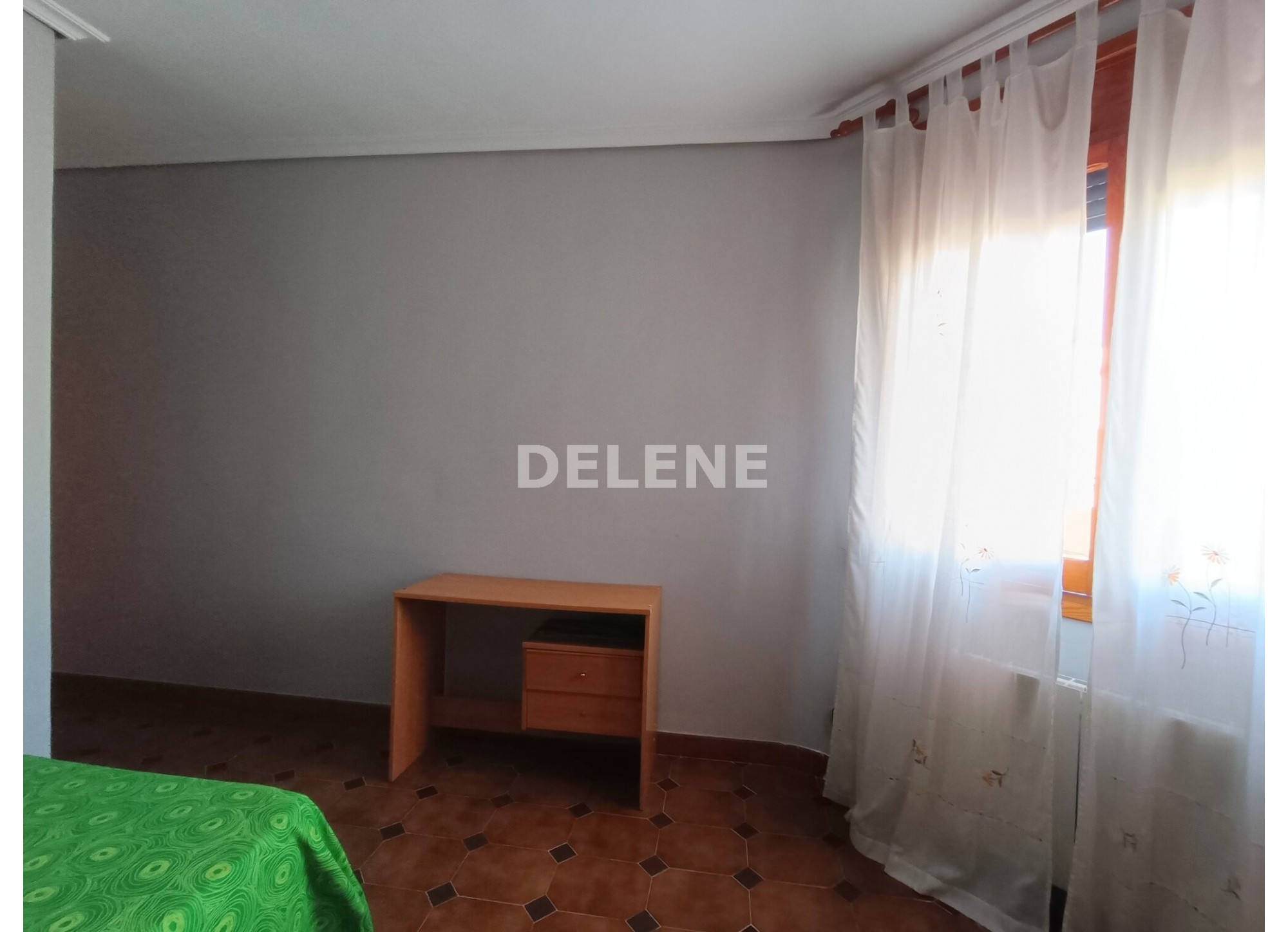 2818 PISO DE 140M2 CON TERRAZA, COLEGIO ENTRE CULTURAS