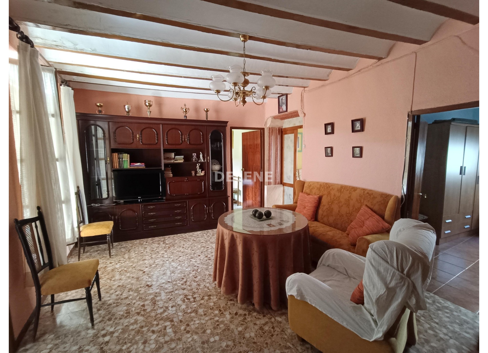 2826 CASA CON BODEGA , PATIO Y TERRAZA DE 80M2, ZONA SAN ROQUE