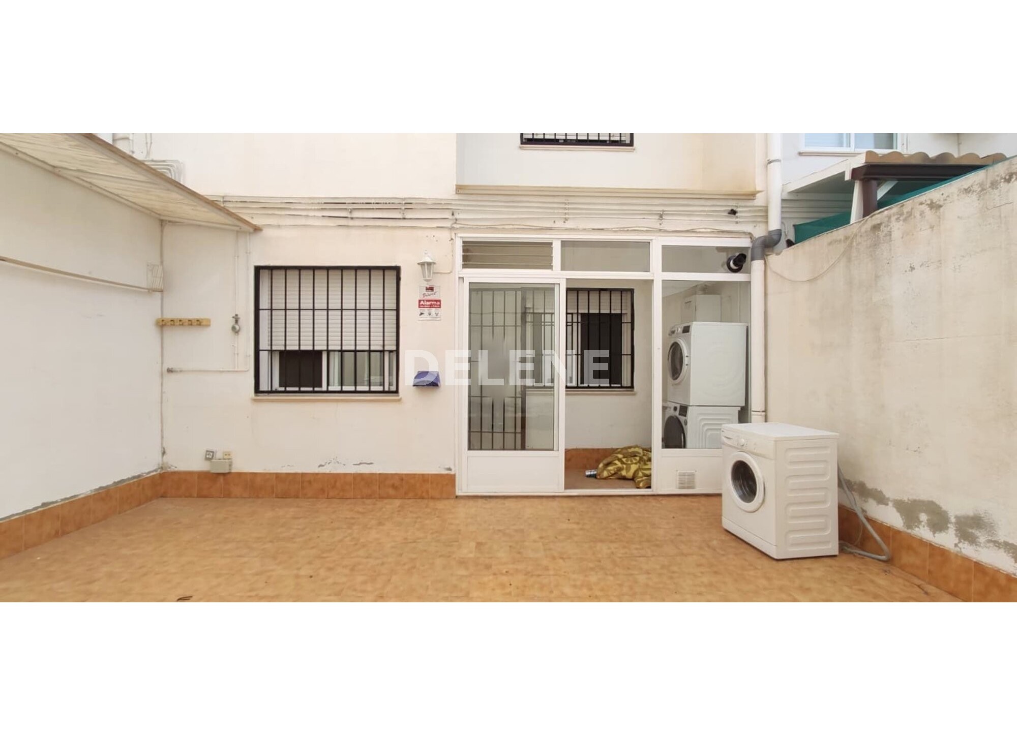 2833 ADOSADO CON PATIO Y GARAJE, AVENIDA DE LA CONSTITUCIÓN