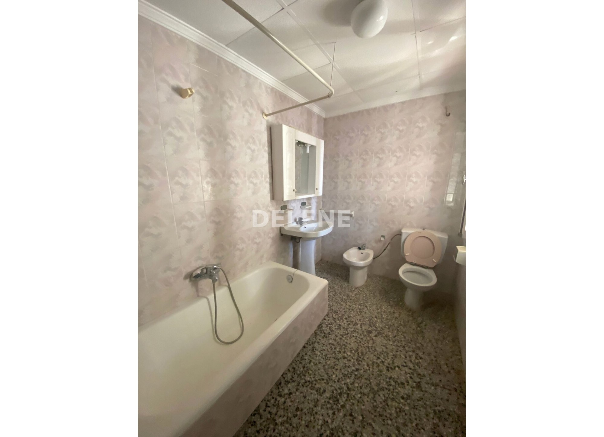 2832 PISO PRÓXIMO A COLEGIO ISABEL LA CATÓLICA