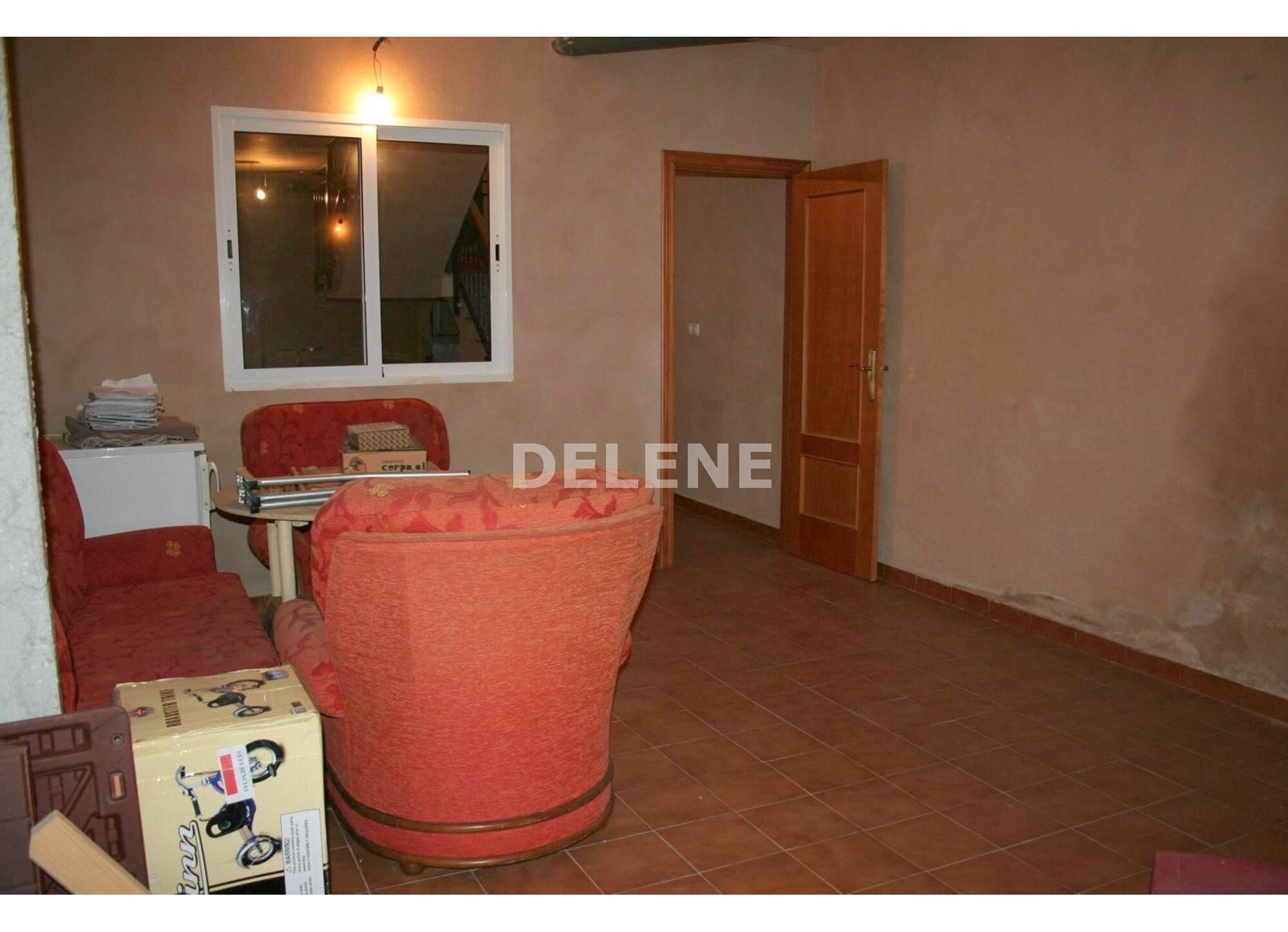 2837 CASA CON GARAJE EN TOBARRA